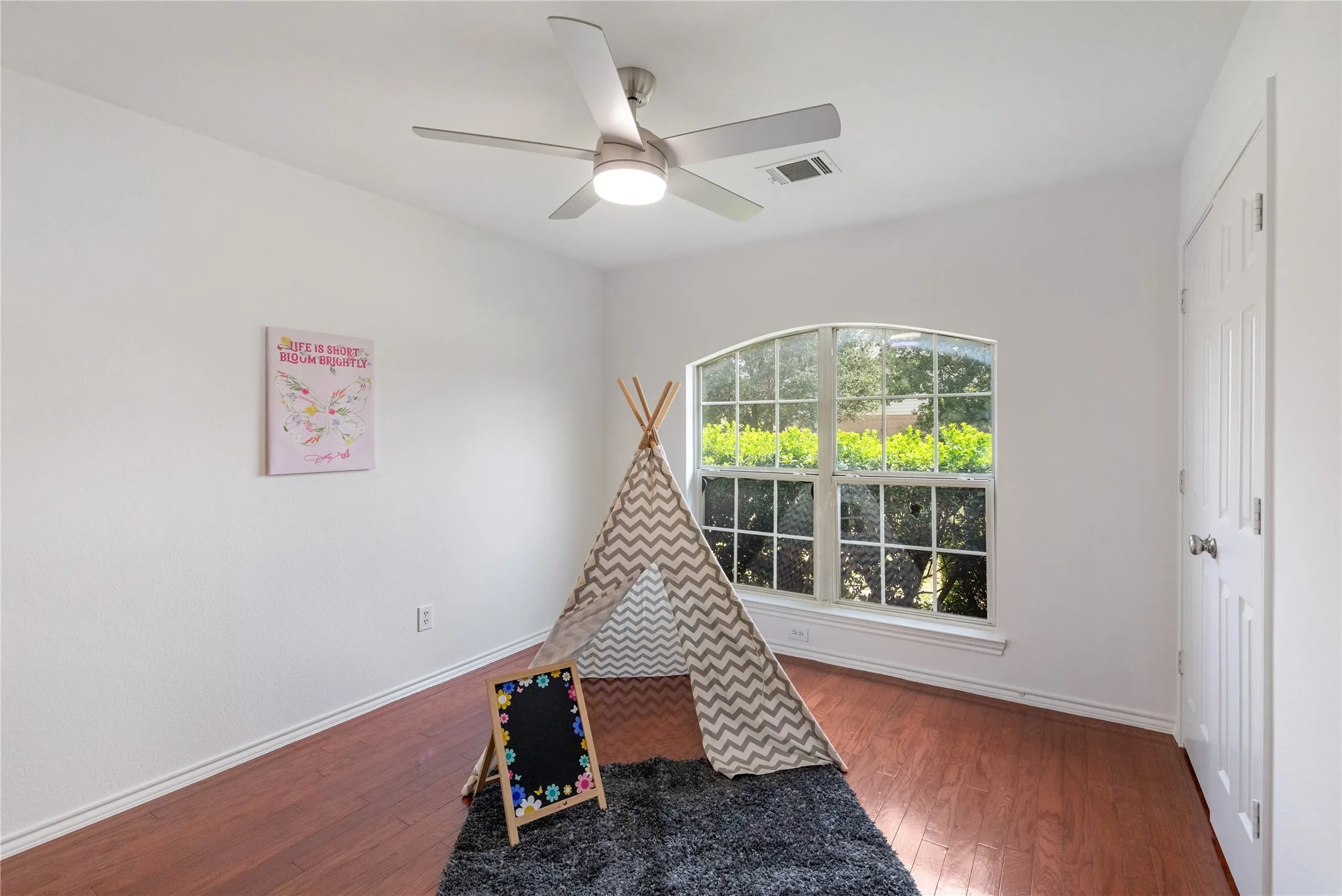 Single Family Residence For Sale in Tarrant County , 4601 Indian Rock Drive, Fort Worth, Texas 76244, 3 Bedroom, 2 Bathroom, 2 Garage spaces, 1,709 Sqft, built in 2003, mls#21349030, Real Estate Agent in Fort Worth, Homes For Sale in Tarrant county, Homes For Sale in Fort Worth, Realtor in Fort Worth Texas, Real Estate Brokerage Independent Realty Texas, Luminita Cordes Realtor