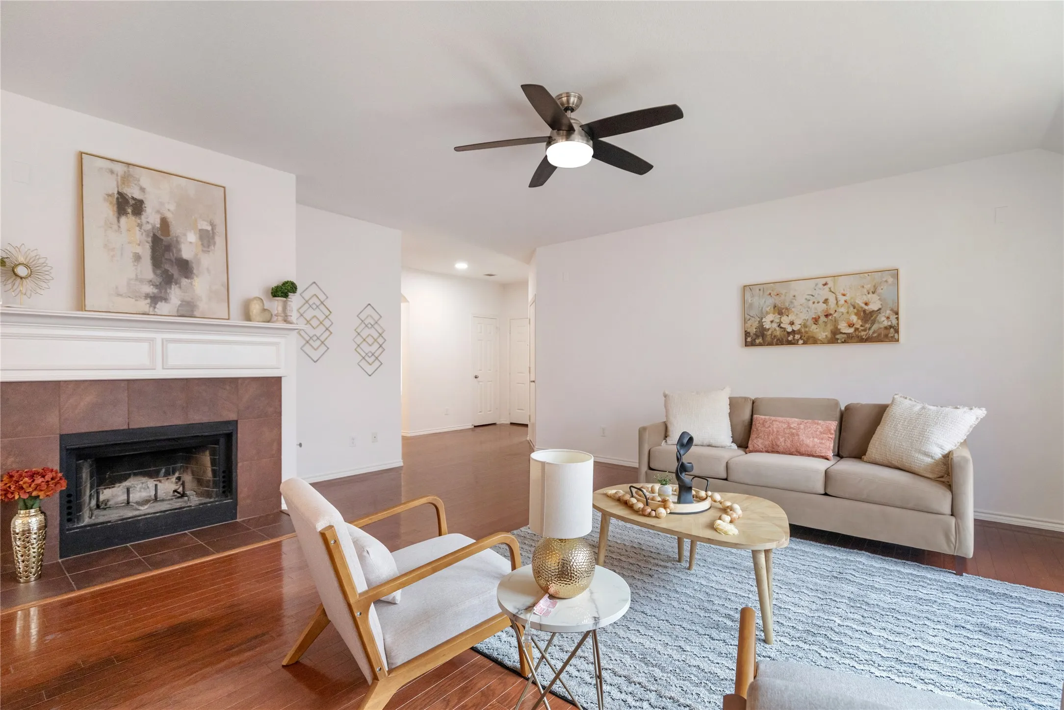 Single Family Residence For Sale in Tarrant County , 4601 Indian Rock Drive, Fort Worth, Texas 76244, 3 Bedroom, 2 Bathroom, 2 Garage spaces, 1,709 Sqft, built in 2003, mls#21349030, Real Estate Agent in Fort Worth, Homes For Sale in Tarrant county, Homes For Sale in Fort Worth, Realtor in Fort Worth Texas, Real Estate Brokerage Independent Realty Texas, Luminita Cordes Realtor