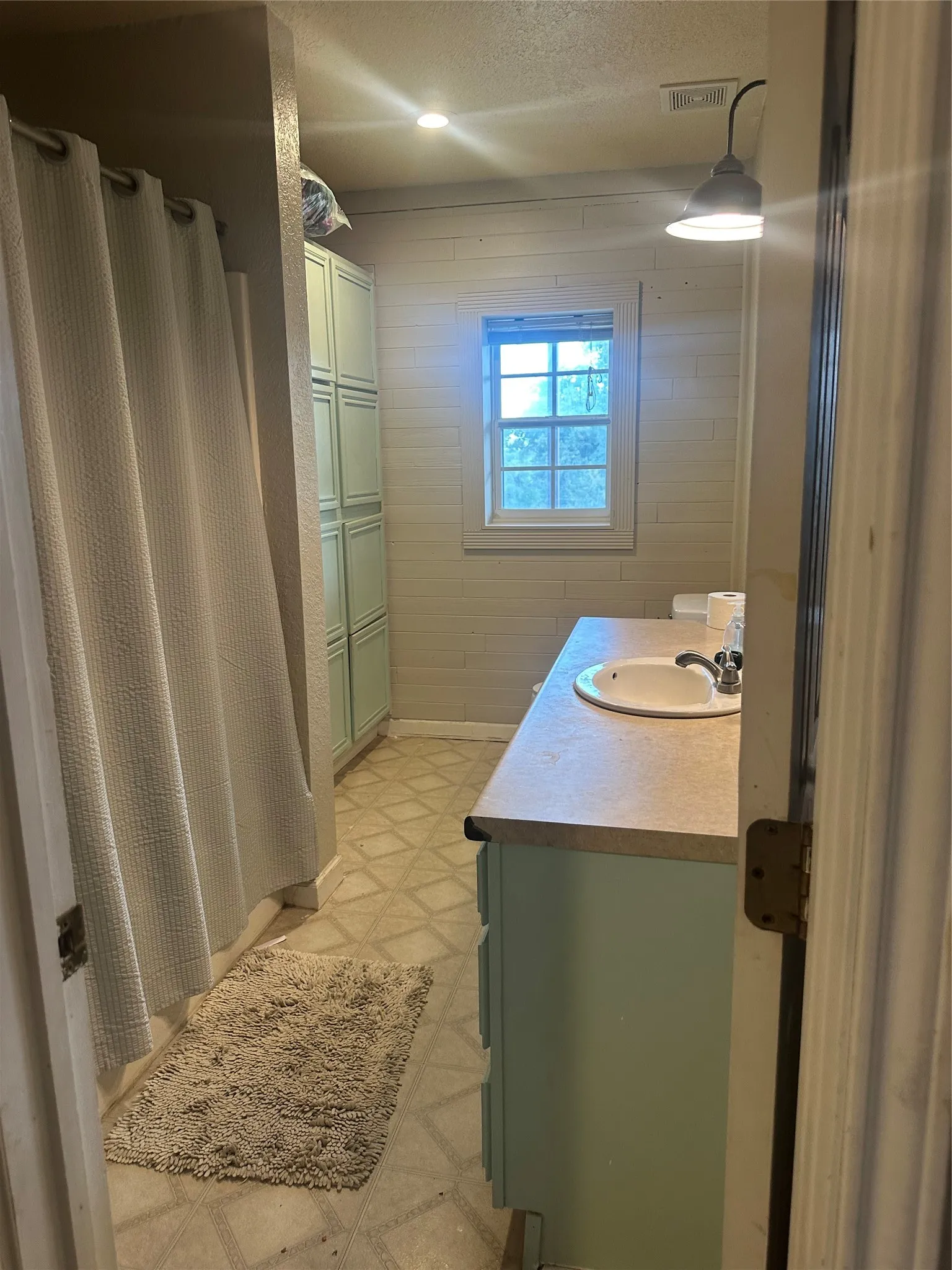Single Family Residence For Sale in Wise County , 362 County Road 1270, Alvord, Texas 76225, 3 Bedroom, 2 Bathroom, Garage spaces, 2,400 Sqft, built in 2002, mls#21348031, Real Estate Agent in Alvord, Homes For Sale in Wise county, Homes For Sale in Alvord, Realtor in Alvord Texas, Real Estate Brokerage Independent Realty Texas, Luminita Cordes Realtor