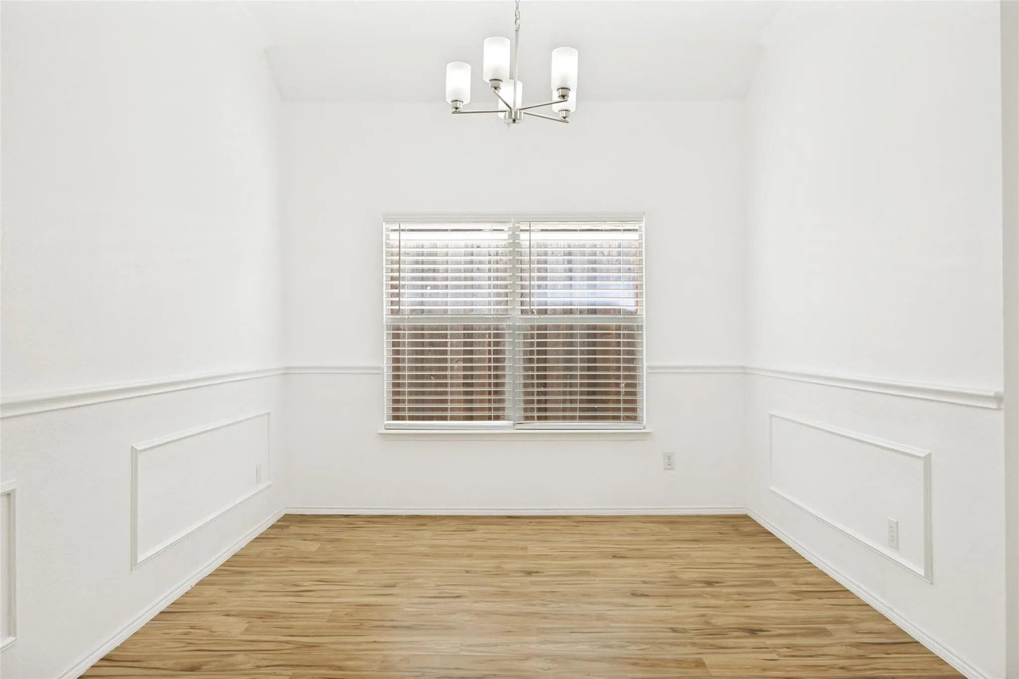 Single Family Residence For Rent in Collin County , 202 Trenton Drive, Wylie, Texas 75098, 4 Bedrooms, 2 Bathrooms, 2 Garage spaces, 1,947 Sqft, built in 2001, Price $2,350, mls#21351362, Real Estate Agent in Wylie, Homes For Rent in Collin county, Homes For Rent in Wylie, Realtor in Wylie Texas, Real Estate Brokerage Independent Realty Texas, Luminita Cordes Realtor
