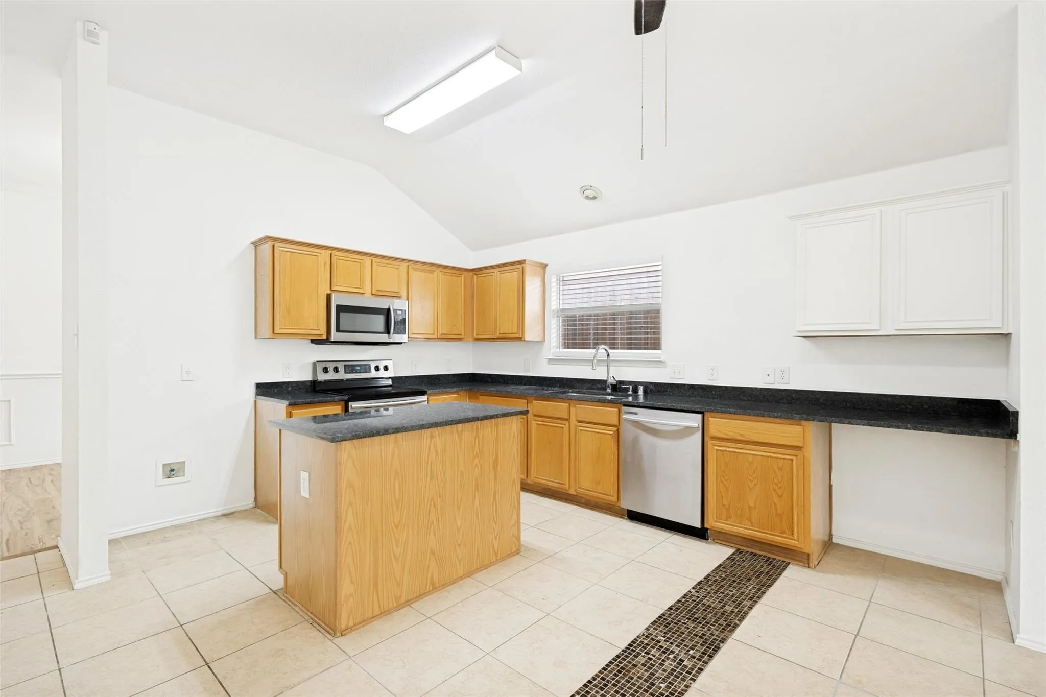 Single Family Residence For Rent in Collin County , 202 Trenton Drive, Wylie, Texas 75098, 4 Bedrooms, 2 Bathrooms, 2 Garage spaces, 1,947 Sqft, built in 2001, Price $2,350, mls#21351362, Real Estate Agent in Wylie, Homes For Rent in Collin county, Homes For Rent in Wylie, Realtor in Wylie Texas, Real Estate Brokerage Independent Realty Texas, Luminita Cordes Realtor