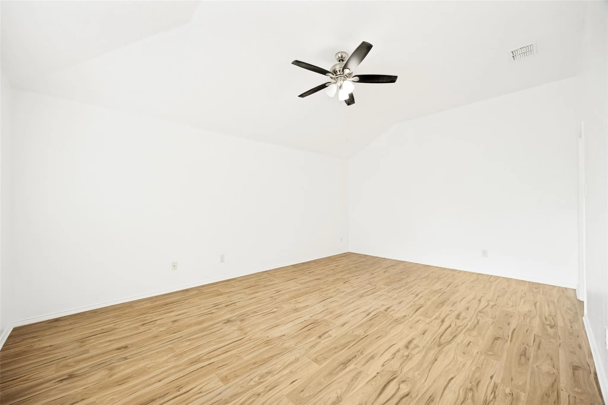 Single Family Residence For Rent in Collin County , 202 Trenton Drive, Wylie, Texas 75098, 4 Bedrooms, 2 Bathrooms, 2 Garage spaces, 1,947 Sqft, built in 2001, Price $2,350, mls#21351362, Real Estate Agent in Wylie, Homes For Rent in Collin county, Homes For Rent in Wylie, Realtor in Wylie Texas, Real Estate Brokerage Independent Realty Texas, Luminita Cordes Realtor