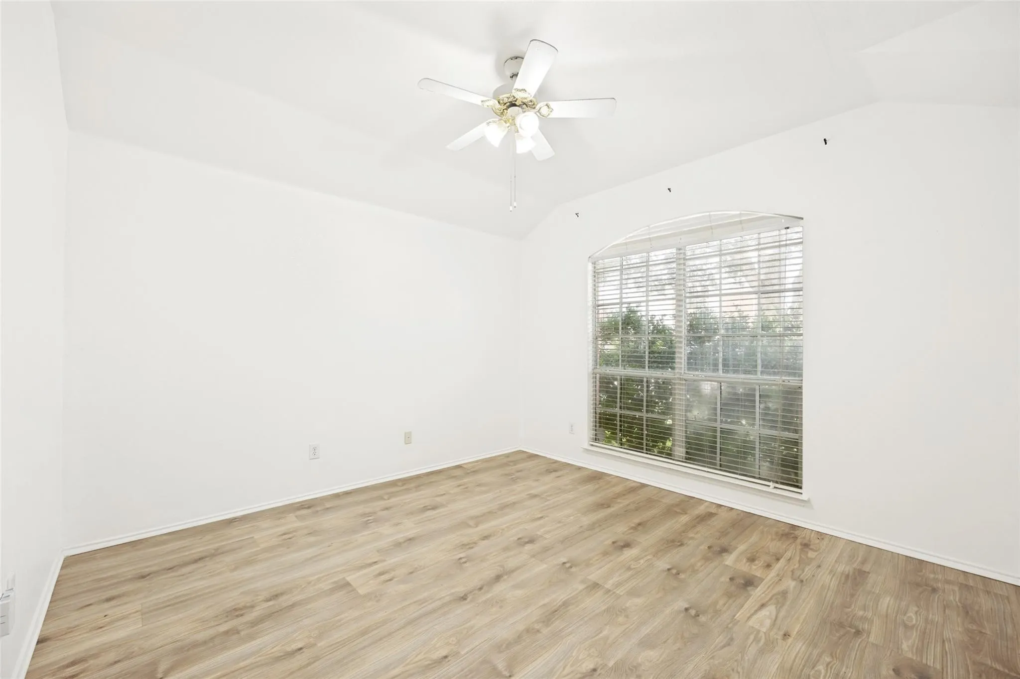 Single Family Residence For Rent in Collin County , 202 Trenton Drive, Wylie, Texas 75098, 4 Bedrooms, 2 Bathrooms, 2 Garage spaces, 1,947 Sqft, built in 2001, Price $2,350, mls#21351362, Real Estate Agent in Wylie, Homes For Rent in Collin county, Homes For Rent in Wylie, Realtor in Wylie Texas, Real Estate Brokerage Independent Realty Texas, Luminita Cordes Realtor