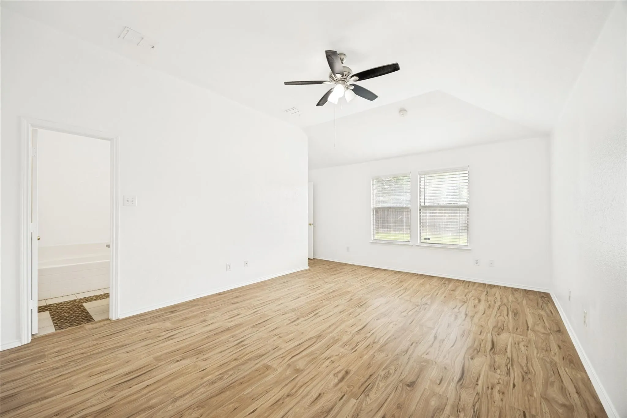 Single Family Residence For Rent in Collin County , 202 Trenton Drive, Wylie, Texas 75098, 4 Bedrooms, 2 Bathrooms, 2 Garage spaces, 1,947 Sqft, built in 2001, Price $2,350, mls#21351362, Real Estate Agent in Wylie, Homes For Rent in Collin county, Homes For Rent in Wylie, Realtor in Wylie Texas, Real Estate Brokerage Independent Realty Texas, Luminita Cordes Realtor