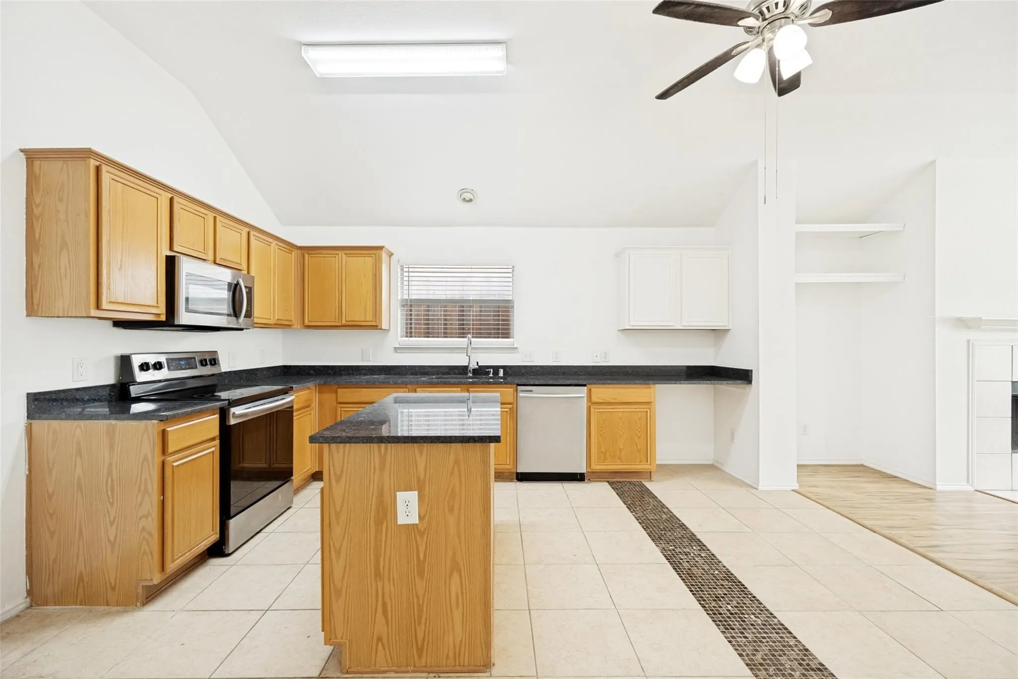Single Family Residence For Rent in Collin County , 202 Trenton Drive, Wylie, Texas 75098, 4 Bedrooms, 2 Bathrooms, 2 Garage spaces, 1,947 Sqft, built in 2001, Price $2,350, mls#21351362, Real Estate Agent in Wylie, Homes For Rent in Collin county, Homes For Rent in Wylie, Realtor in Wylie Texas, Real Estate Brokerage Independent Realty Texas, Luminita Cordes Realtor