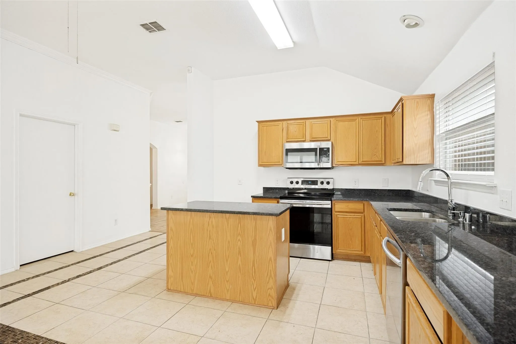 Single Family Residence For Rent in Collin County , 202 Trenton Drive, Wylie, Texas 75098, 4 Bedrooms, 2 Bathrooms, 2 Garage spaces, 1,947 Sqft, built in 2001, Price $2,350, mls#21351362, Real Estate Agent in Wylie, Homes For Rent in Collin county, Homes For Rent in Wylie, Realtor in Wylie Texas, Real Estate Brokerage Independent Realty Texas, Luminita Cordes Realtor