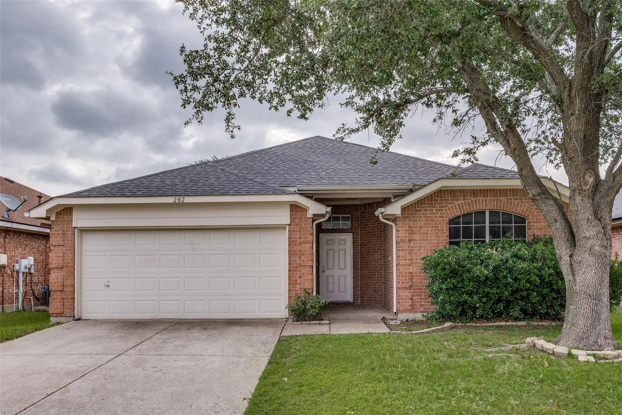 Single Family Residence For Rent in Collin County , 202 Trenton Drive, Wylie, Texas 75098, 4 Bedrooms, 2 Bathrooms, 2 Garage spaces, 1,947 Sqft, built in 2001, Price $2,350, mls#21351362, Real Estate Agent in Wylie, Homes For Rent in Collin county, Homes For Rent in Wylie, Realtor in Wylie Texas, Real Estate Brokerage Independent Realty Texas, Luminita Cordes Realtor