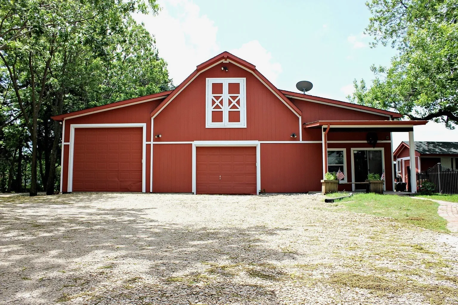 Single Family Residence For Sale in Kaufman County , 15265 Markout Central, Forney, Texas 75126, 4 Bedroom, 4 Bathroom, 1 Garage spaces, 4,103 Sqft, built in 1998, mls#21350952, Real Estate Agent in Forney, Homes For Sale in Kaufman county, Homes For Sale in Forney, Realtor in Forney Texas, Real Estate Brokerage Independent Realty Texas, Luminita Cordes Realtor