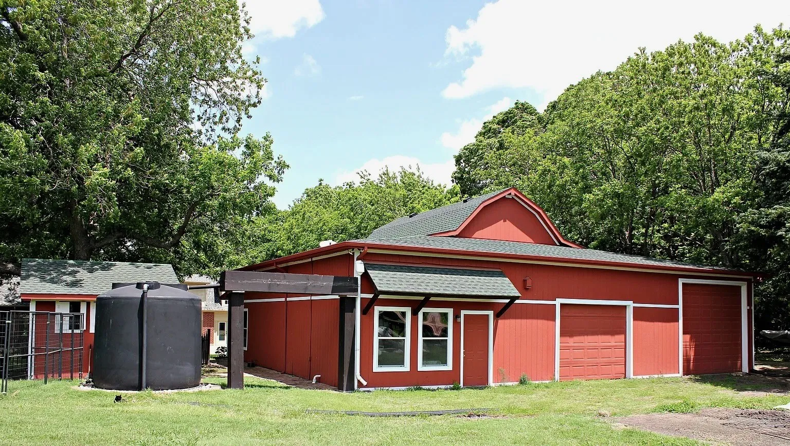 Single Family Residence For Sale in Kaufman County , 15265 Markout Central, Forney, Texas 75126, 4 Bedroom, 4 Bathroom, 1 Garage spaces, 4,103 Sqft, built in 1998, mls#21350952, Real Estate Agent in Forney, Homes For Sale in Kaufman county, Homes For Sale in Forney, Realtor in Forney Texas, Real Estate Brokerage Independent Realty Texas, Luminita Cordes Realtor