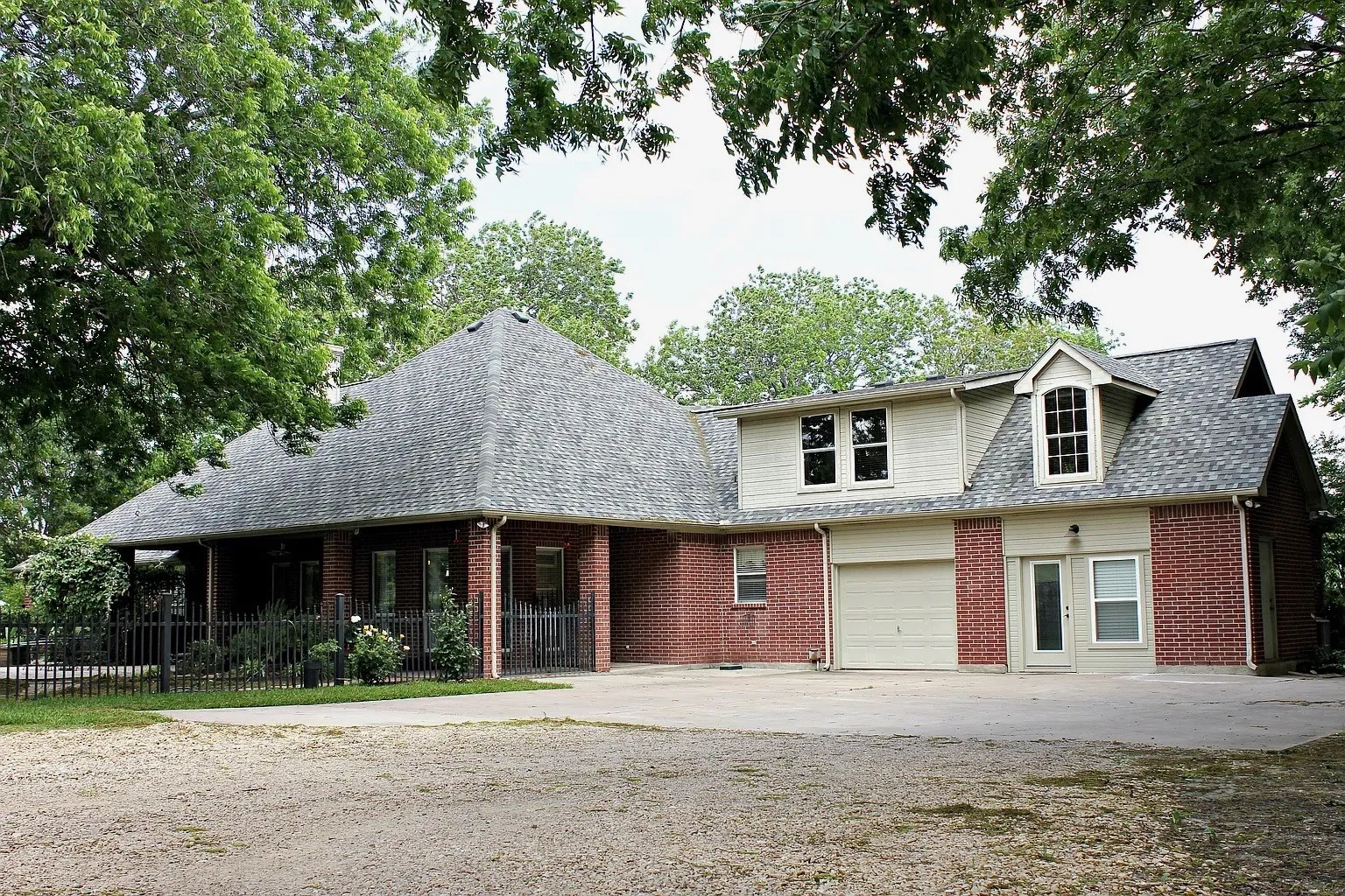 Single Family Residence For Sale in Kaufman County , 15265 Markout Central, Forney, Texas 75126, 4 Bedroom, 4 Bathroom, 1 Garage spaces, 4,103 Sqft, built in 1998, mls#21350952, Real Estate Agent in Forney, Homes For Sale in Kaufman county, Homes For Sale in Forney, Realtor in Forney Texas, Real Estate Brokerage Independent Realty Texas, Luminita Cordes Realtor