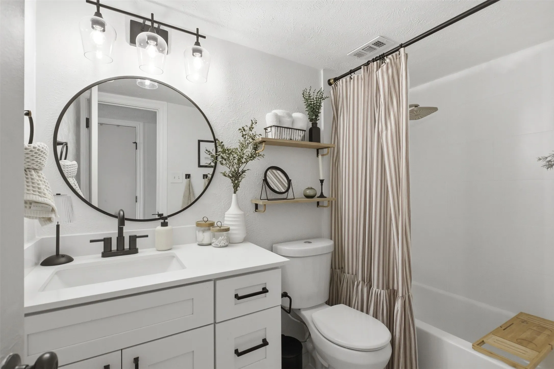 Single Family Residence For Sale in Tarrant County , 500 Elderwood Trail, Fort Worth, Texas 76120, 3 Bedroom, 2 Bathroom, 1 Garage spaces, 1,240 Sqft, built in 1981, mls#21351155, Real Estate Agent in Fort Worth, Homes For Sale in Tarrant county, Homes For Sale in Fort Worth, Realtor in Fort Worth Texas, Real Estate Brokerage Independent Realty Texas, Luminita Cordes Realtor