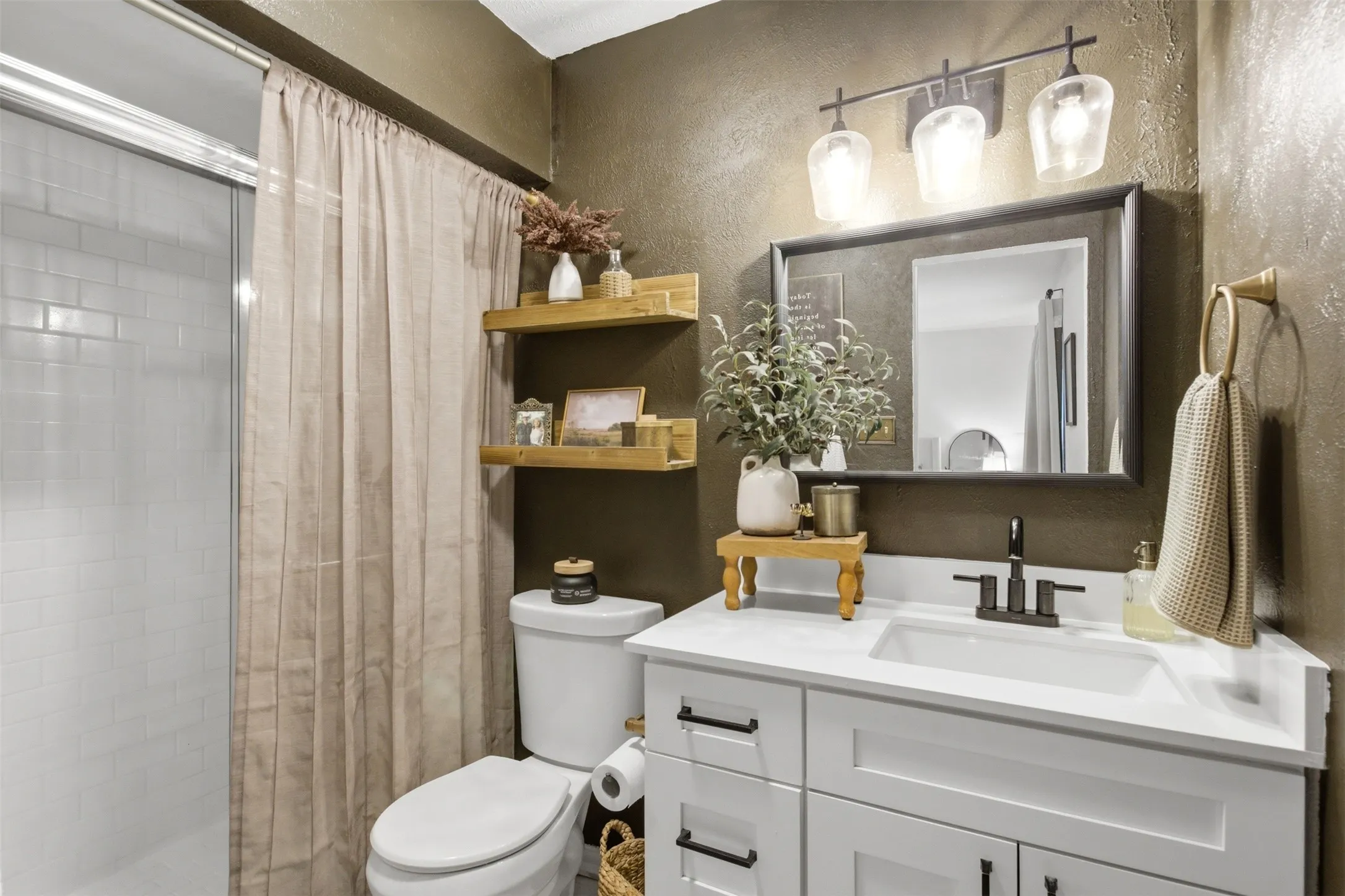 Single Family Residence For Sale in Tarrant County , 500 Elderwood Trail, Fort Worth, Texas 76120, 3 Bedroom, 2 Bathroom, 1 Garage spaces, 1,240 Sqft, built in 1981, mls#21351155, Real Estate Agent in Fort Worth, Homes For Sale in Tarrant county, Homes For Sale in Fort Worth, Realtor in Fort Worth Texas, Real Estate Brokerage Independent Realty Texas, Luminita Cordes Realtor