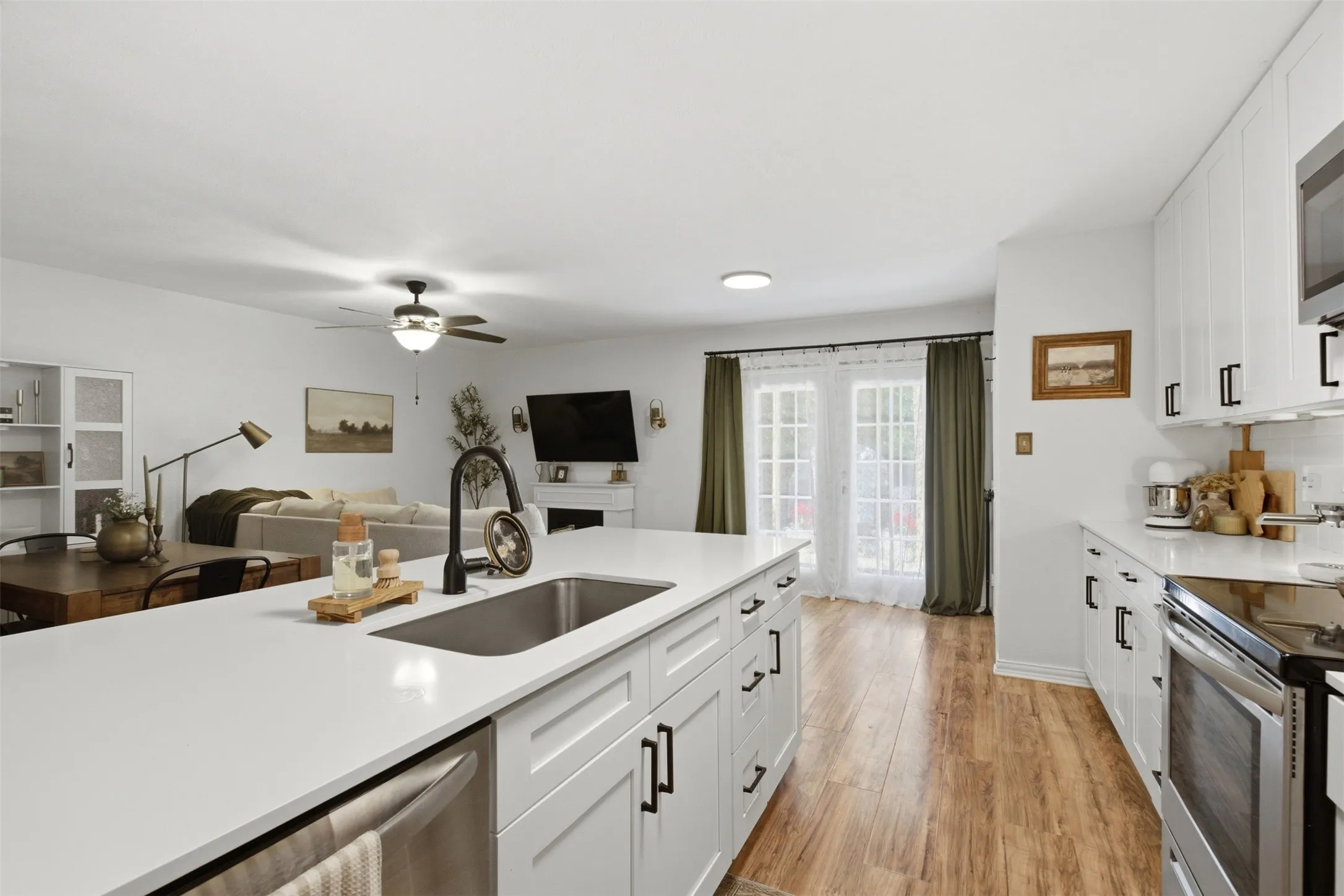 Single Family Residence For Sale in Tarrant County , 500 Elderwood Trail, Fort Worth, Texas 76120, 3 Bedroom, 2 Bathroom, 1 Garage spaces, 1,240 Sqft, built in 1981, mls#21351155, Real Estate Agent in Fort Worth, Homes For Sale in Tarrant county, Homes For Sale in Fort Worth, Realtor in Fort Worth Texas, Real Estate Brokerage Independent Realty Texas, Luminita Cordes Realtor