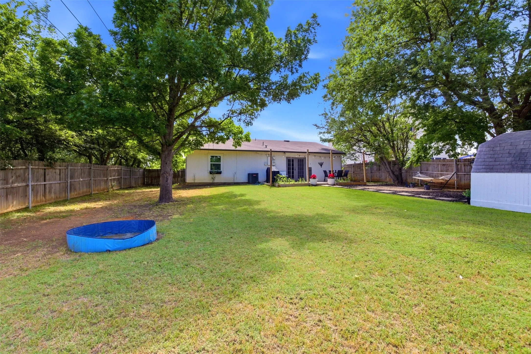 Single Family Residence For Sale in Tarrant County , 500 Elderwood Trail, Fort Worth, Texas 76120, 3 Bedroom, 2 Bathroom, 1 Garage spaces, 1,240 Sqft, built in 1981, mls#21351155, Real Estate Agent in Fort Worth, Homes For Sale in Tarrant county, Homes For Sale in Fort Worth, Realtor in Fort Worth Texas, Real Estate Brokerage Independent Realty Texas, Luminita Cordes Realtor