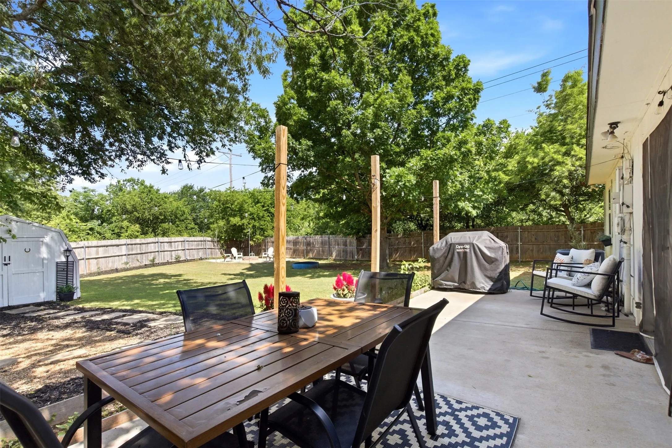 Single Family Residence For Sale in Tarrant County , 500 Elderwood Trail, Fort Worth, Texas 76120, 3 Bedroom, 2 Bathroom, 1 Garage spaces, 1,240 Sqft, built in 1981, mls#21351155, Real Estate Agent in Fort Worth, Homes For Sale in Tarrant county, Homes For Sale in Fort Worth, Realtor in Fort Worth Texas, Real Estate Brokerage Independent Realty Texas, Luminita Cordes Realtor