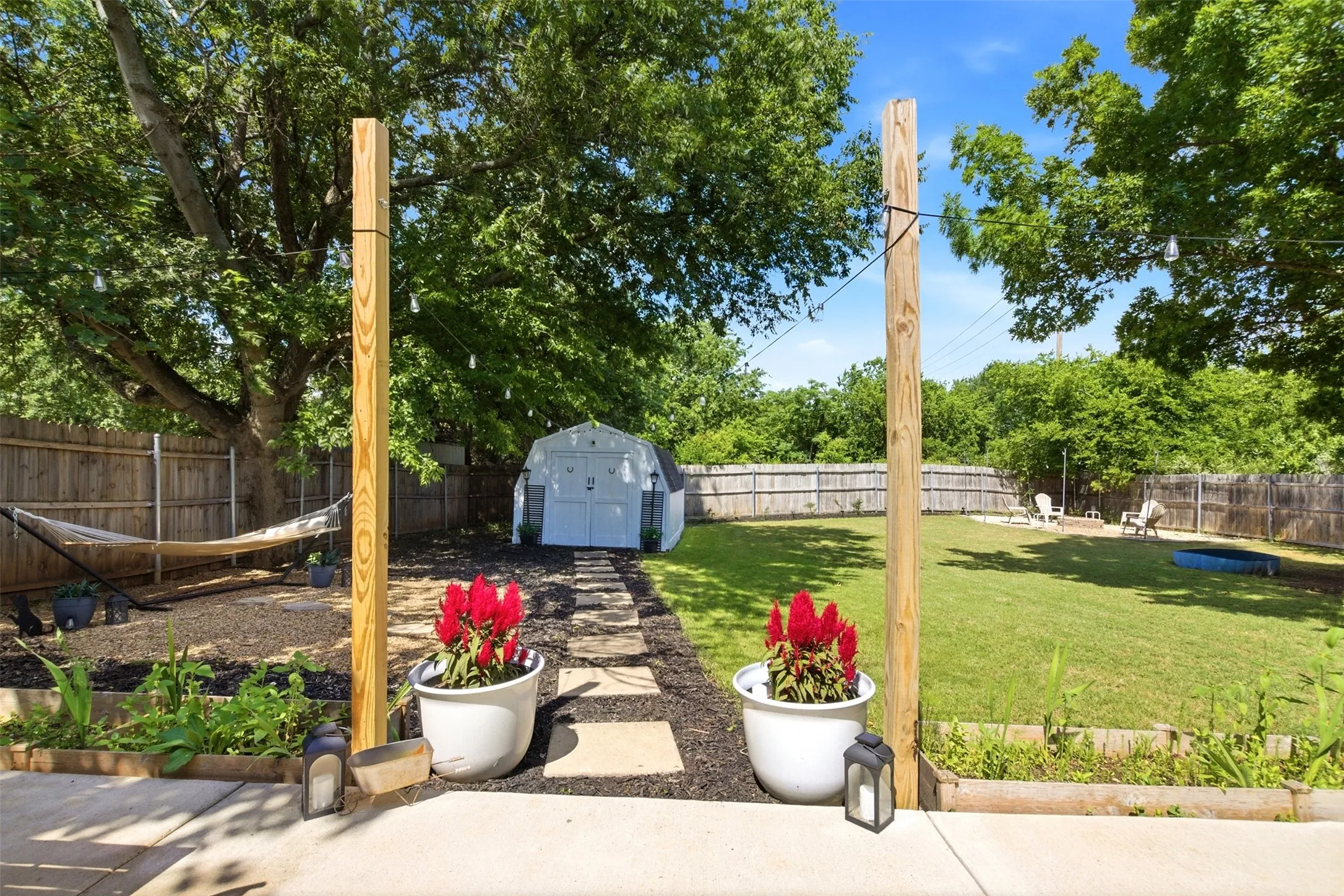 Single Family Residence For Sale in Tarrant County , 500 Elderwood Trail, Fort Worth, Texas 76120, 3 Bedroom, 2 Bathroom, 1 Garage spaces, 1,240 Sqft, built in 1981, mls#21351155, Real Estate Agent in Fort Worth, Homes For Sale in Tarrant county, Homes For Sale in Fort Worth, Realtor in Fort Worth Texas, Real Estate Brokerage Independent Realty Texas, Luminita Cordes Realtor