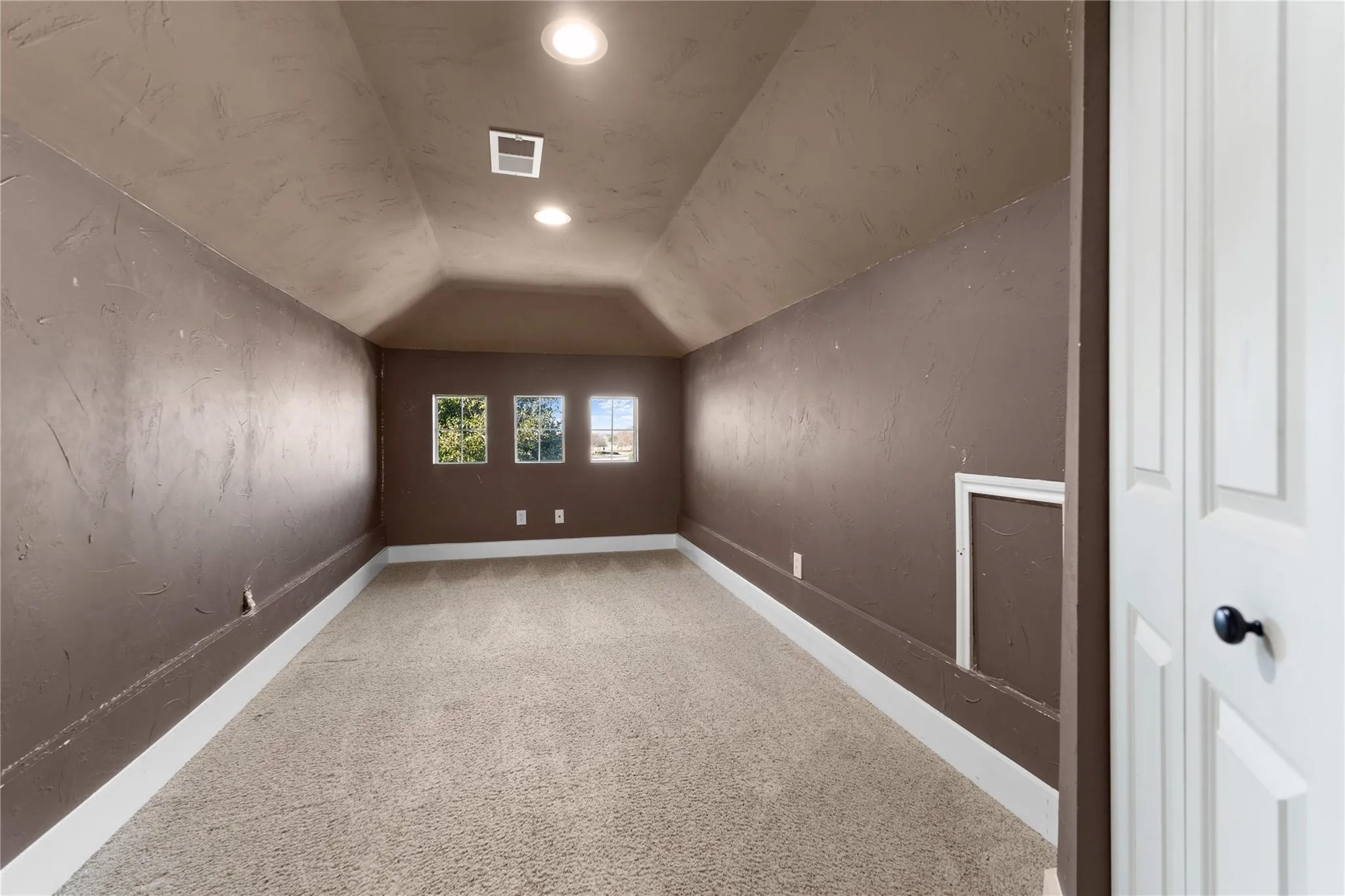 Single Family Residence For Sale in Kaufman County , 1011 Cadbury Lane, Forney, Texas 75126, 4 Bedroom, 3 Bathroom, 2 Garage spaces, 2,649 Sqft, built in 2008, mls#21351282, Real Estate Agent in Forney, Homes For Sale in Kaufman county, Homes For Sale in Forney, Realtor in Forney Texas, Real Estate Brokerage Independent Realty Texas, Luminita Cordes Realtor