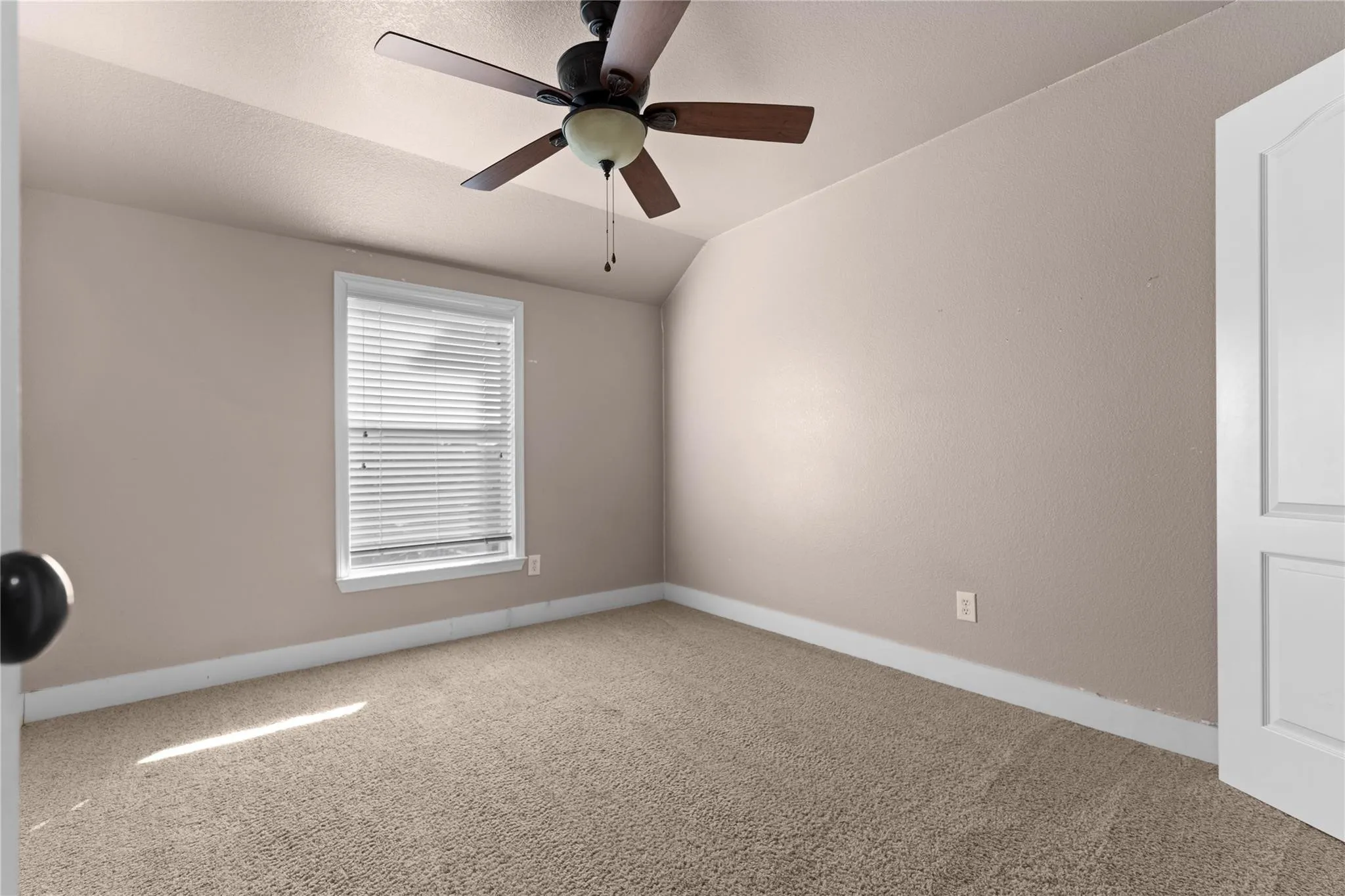 Single Family Residence For Sale in Kaufman County , 1011 Cadbury Lane, Forney, Texas 75126, 4 Bedroom, 3 Bathroom, 2 Garage spaces, 2,649 Sqft, built in 2008, mls#21351282, Real Estate Agent in Forney, Homes For Sale in Kaufman county, Homes For Sale in Forney, Realtor in Forney Texas, Real Estate Brokerage Independent Realty Texas, Luminita Cordes Realtor