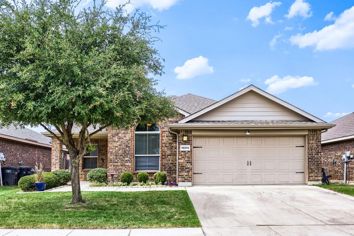 Single Family Residence For Sale in Tarrant County , 10212 Almondtree Drive, Fort Worth, Texas 76140, 4 Bedroom, 2 Bathroom, 2 Garage spaces, 1,895 Sqft, built in 2015, mls#21351335, Real Estate Agent in Fort Worth, Homes For Sale in Tarrant county, Homes For Sale in Fort Worth, Realtor in Fort Worth Texas, Real Estate Brokerage Independent Realty Texas, Luminita Cordes Realtor