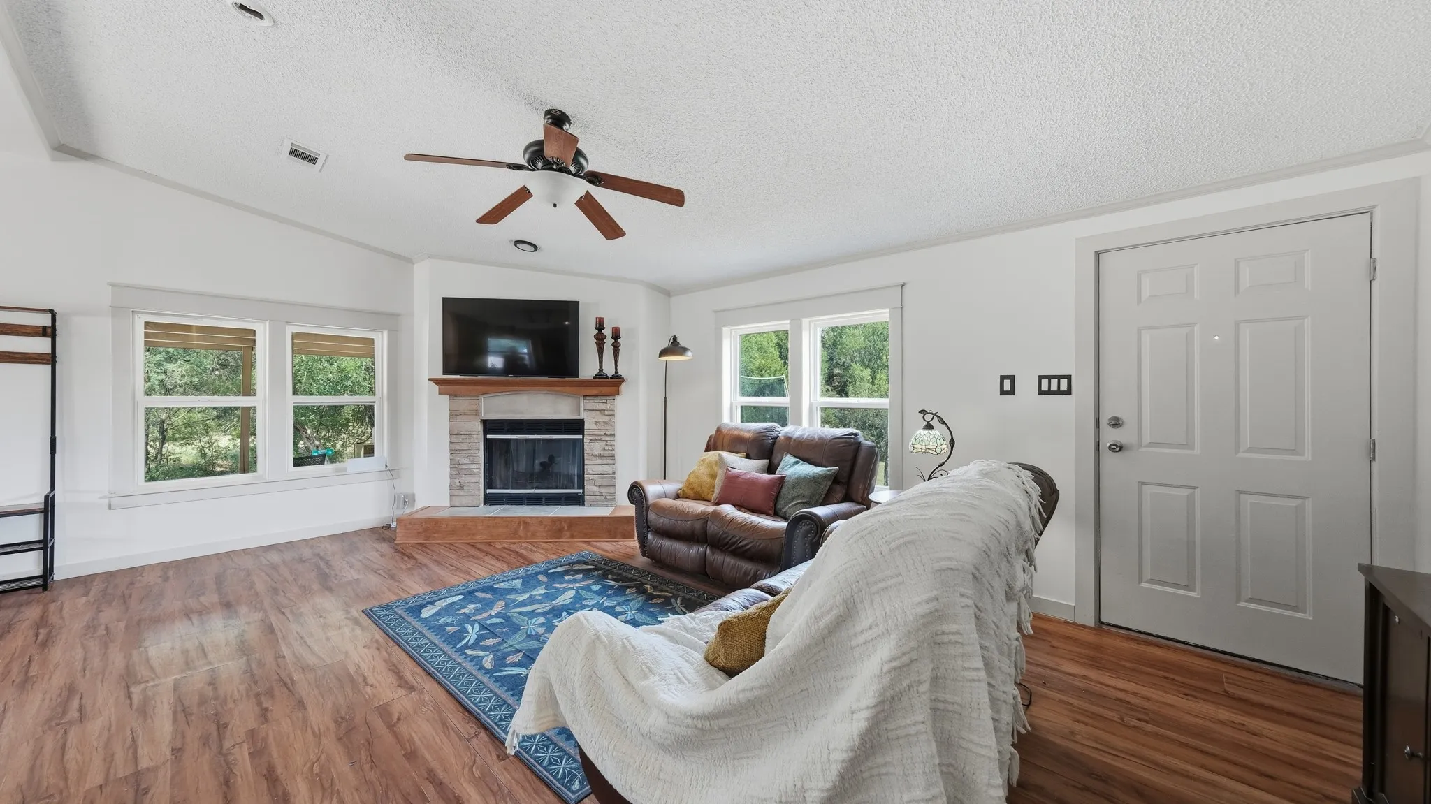 Mobile Home For Sale in Palo Pinto County , 100 Shady Oaks Drive, Mineral Wells, Texas 76067, 3 Bedroom, 2 Bathroom, Garage spaces, 1,512 Sqft, built in 2003, mls#21351371, Real Estate Agent in Mineral Wells, Homes For Sale in Palo Pinto county, Homes For Sale in Mineral Wells, Realtor in Mineral Wells Texas, Real Estate Brokerage Independent Realty Texas, Luminita Cordes Realtor