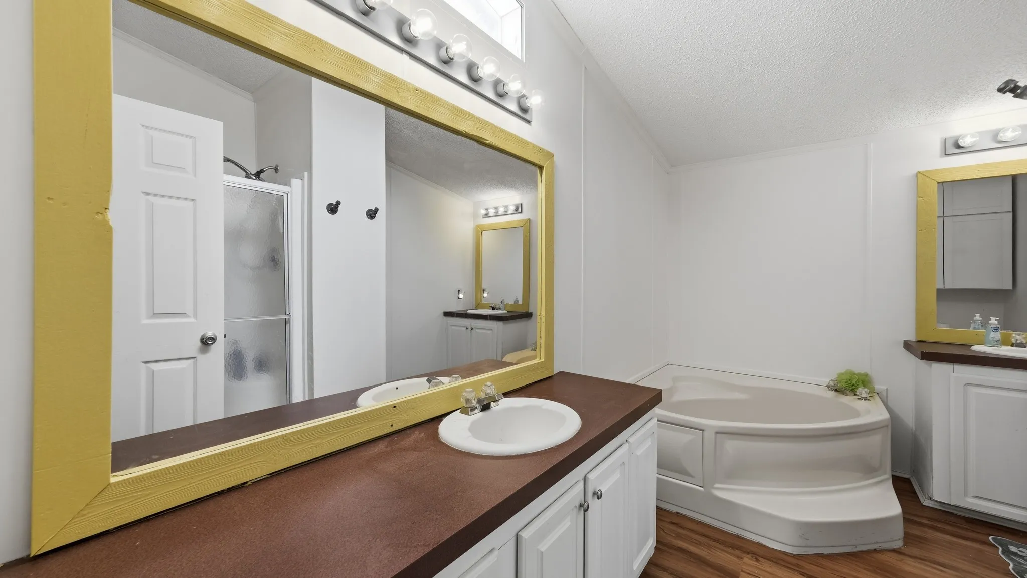 Mobile Home For Sale in Palo Pinto County , 100 Shady Oaks Drive, Mineral Wells, Texas 76067, 3 Bedroom, 2 Bathroom, Garage spaces, 1,512 Sqft, built in 2003, mls#21351371, Real Estate Agent in Mineral Wells, Homes For Sale in Palo Pinto county, Homes For Sale in Mineral Wells, Realtor in Mineral Wells Texas, Real Estate Brokerage Independent Realty Texas, Luminita Cordes Realtor