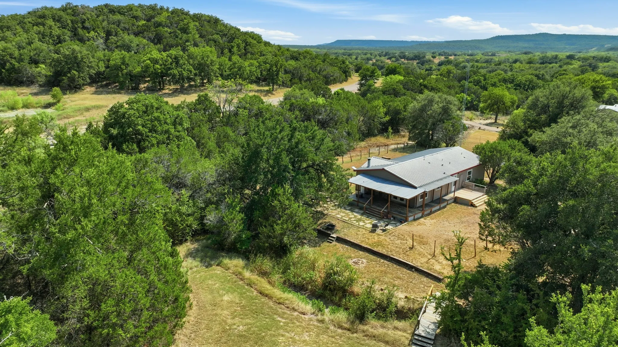 Mobile Home For Sale in Palo Pinto County , 100 Shady Oaks Drive, Mineral Wells, Texas 76067, 3 Bedroom, 2 Bathroom, Garage spaces, 1,512 Sqft, built in 2003, mls#21351371, Real Estate Agent in Mineral Wells, Homes For Sale in Palo Pinto county, Homes For Sale in Mineral Wells, Realtor in Mineral Wells Texas, Real Estate Brokerage Independent Realty Texas, Luminita Cordes Realtor