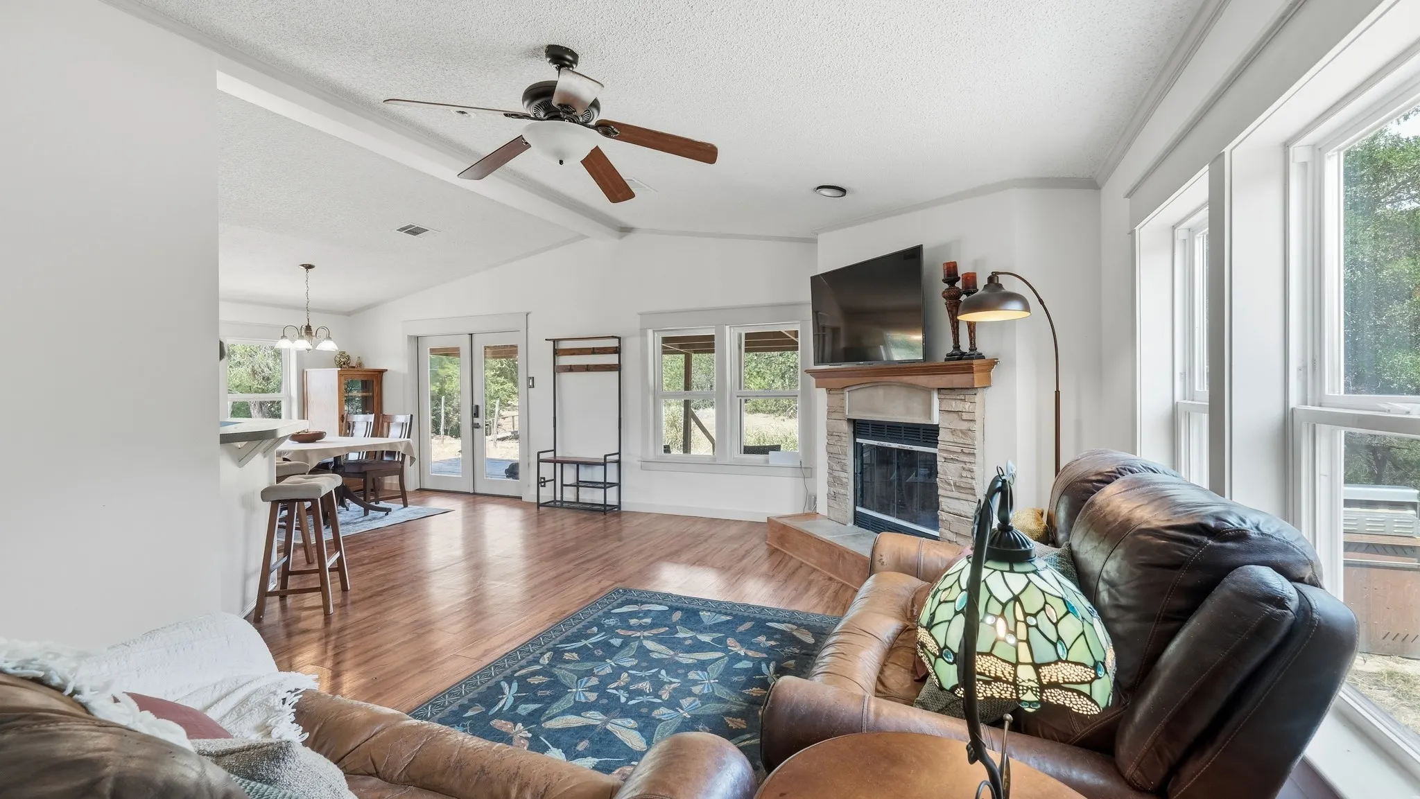 Mobile Home For Sale in Palo Pinto County , 100 Shady Oaks Drive, Mineral Wells, Texas 76067, 3 Bedroom, 2 Bathroom, Garage spaces, 1,512 Sqft, built in 2003, mls#21351371, Real Estate Agent in Mineral Wells, Homes For Sale in Palo Pinto county, Homes For Sale in Mineral Wells, Realtor in Mineral Wells Texas, Real Estate Brokerage Independent Realty Texas, Luminita Cordes Realtor