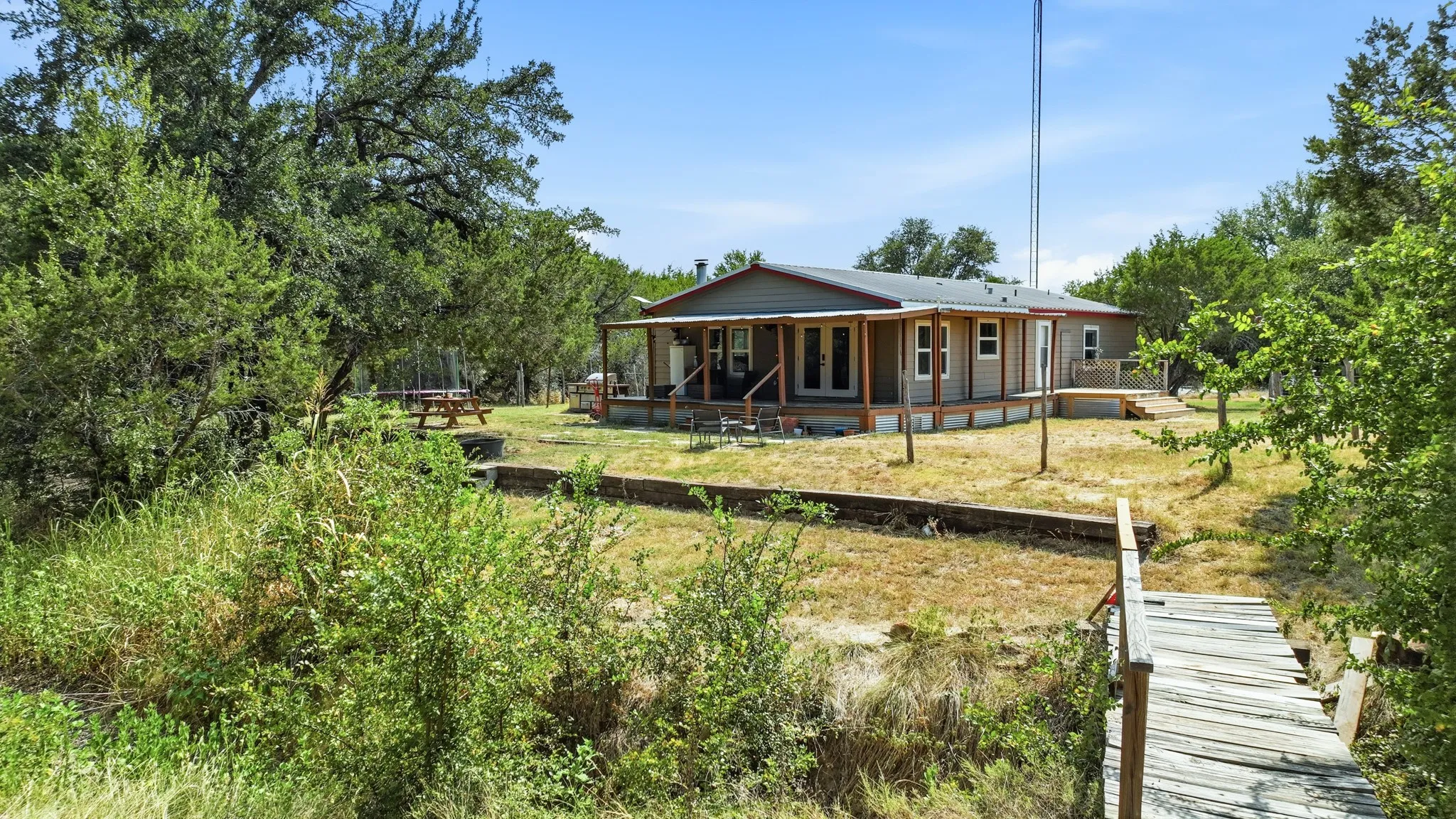 Mobile Home For Sale in Palo Pinto County , 100 Shady Oaks Drive, Mineral Wells, Texas 76067, 3 Bedroom, 2 Bathroom, Garage spaces, 1,512 Sqft, built in 2003, mls#21351371, Real Estate Agent in Mineral Wells, Homes For Sale in Palo Pinto county, Homes For Sale in Mineral Wells, Realtor in Mineral Wells Texas, Real Estate Brokerage Independent Realty Texas, Luminita Cordes Realtor