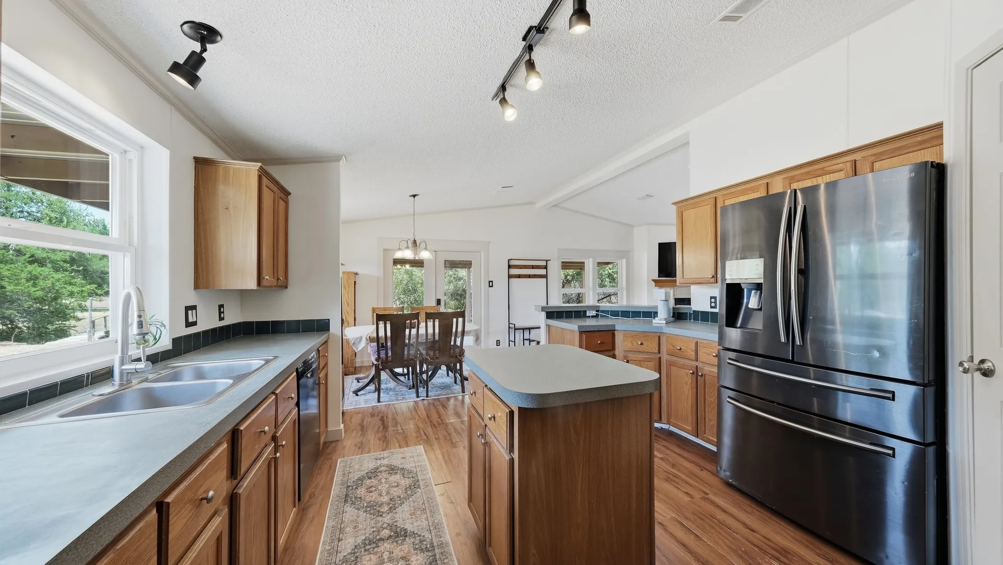 Mobile Home For Sale in Palo Pinto County , 100 Shady Oaks Drive, Mineral Wells, Texas 76067, 3 Bedroom, 2 Bathroom, Garage spaces, 1,512 Sqft, built in 2003, mls#21351371, Real Estate Agent in Mineral Wells, Homes For Sale in Palo Pinto county, Homes For Sale in Mineral Wells, Realtor in Mineral Wells Texas, Real Estate Brokerage Independent Realty Texas, Luminita Cordes Realtor