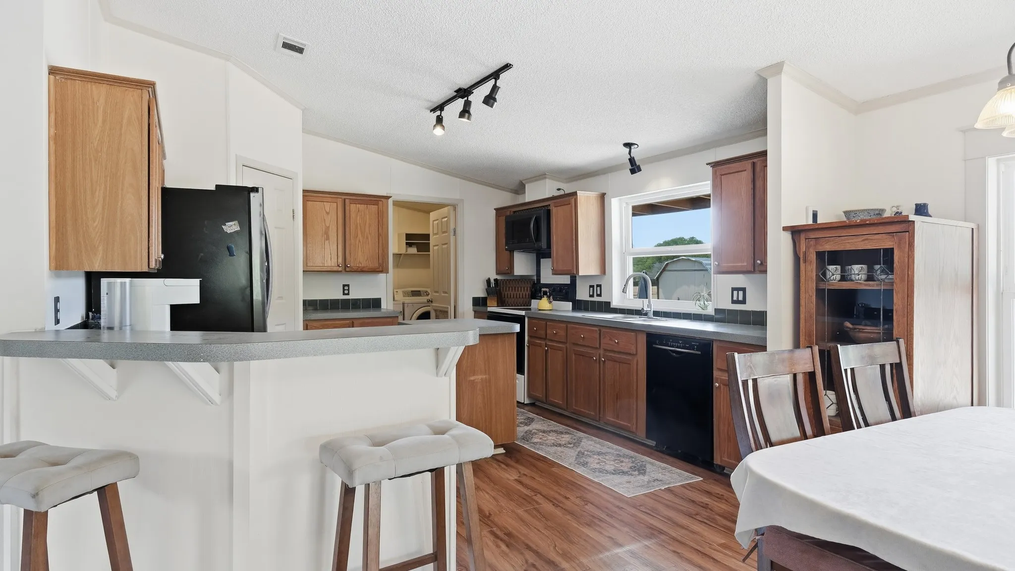 Mobile Home For Sale in Palo Pinto County , 100 Shady Oaks Drive, Mineral Wells, Texas 76067, 3 Bedroom, 2 Bathroom, Garage spaces, 1,512 Sqft, built in 2003, mls#21351371, Real Estate Agent in Mineral Wells, Homes For Sale in Palo Pinto county, Homes For Sale in Mineral Wells, Realtor in Mineral Wells Texas, Real Estate Brokerage Independent Realty Texas, Luminita Cordes Realtor
