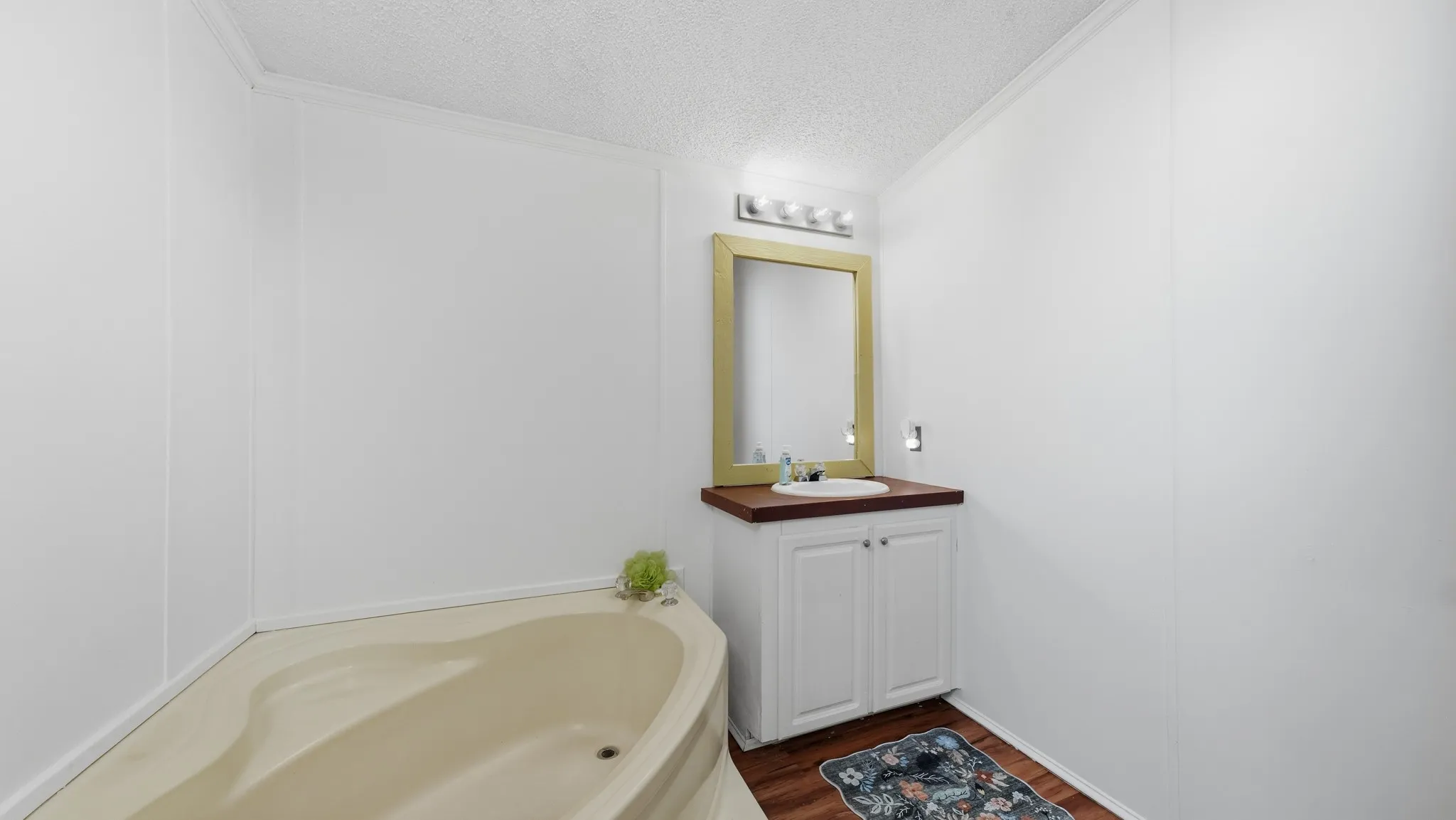 Mobile Home For Sale in Palo Pinto County , 100 Shady Oaks Drive, Mineral Wells, Texas 76067, 3 Bedroom, 2 Bathroom, Garage spaces, 1,512 Sqft, built in 2003, mls#21351371, Real Estate Agent in Mineral Wells, Homes For Sale in Palo Pinto county, Homes For Sale in Mineral Wells, Realtor in Mineral Wells Texas, Real Estate Brokerage Independent Realty Texas, Luminita Cordes Realtor