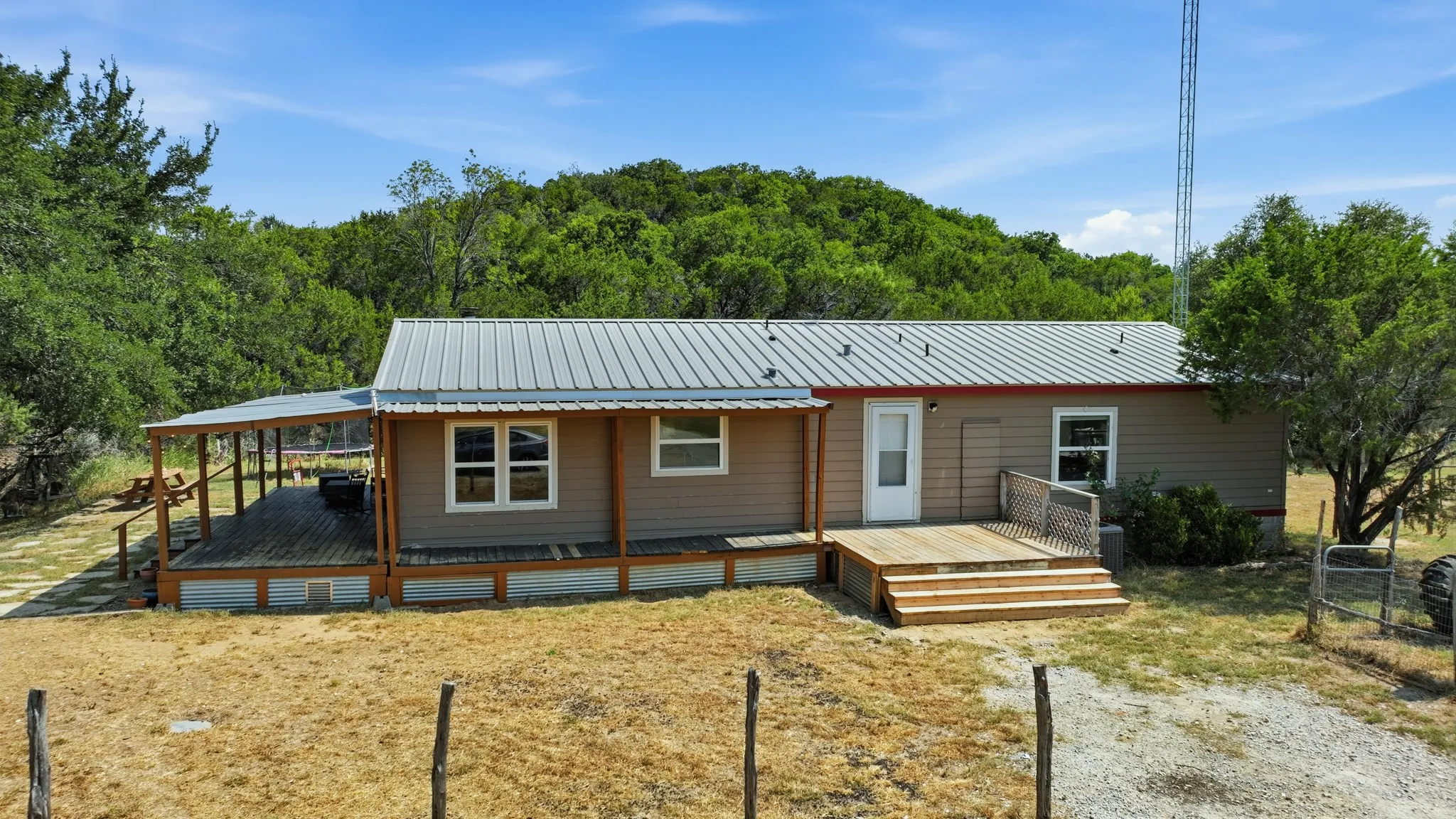 Mobile Home For Sale in Palo Pinto County , 100 Shady Oaks Drive, Mineral Wells, Texas 76067, 3 Bedroom, 2 Bathroom, Garage spaces, 1,512 Sqft, built in 2003, mls#21351371, Real Estate Agent in Mineral Wells, Homes For Sale in Palo Pinto county, Homes For Sale in Mineral Wells, Realtor in Mineral Wells Texas, Real Estate Brokerage Independent Realty Texas, Luminita Cordes Realtor