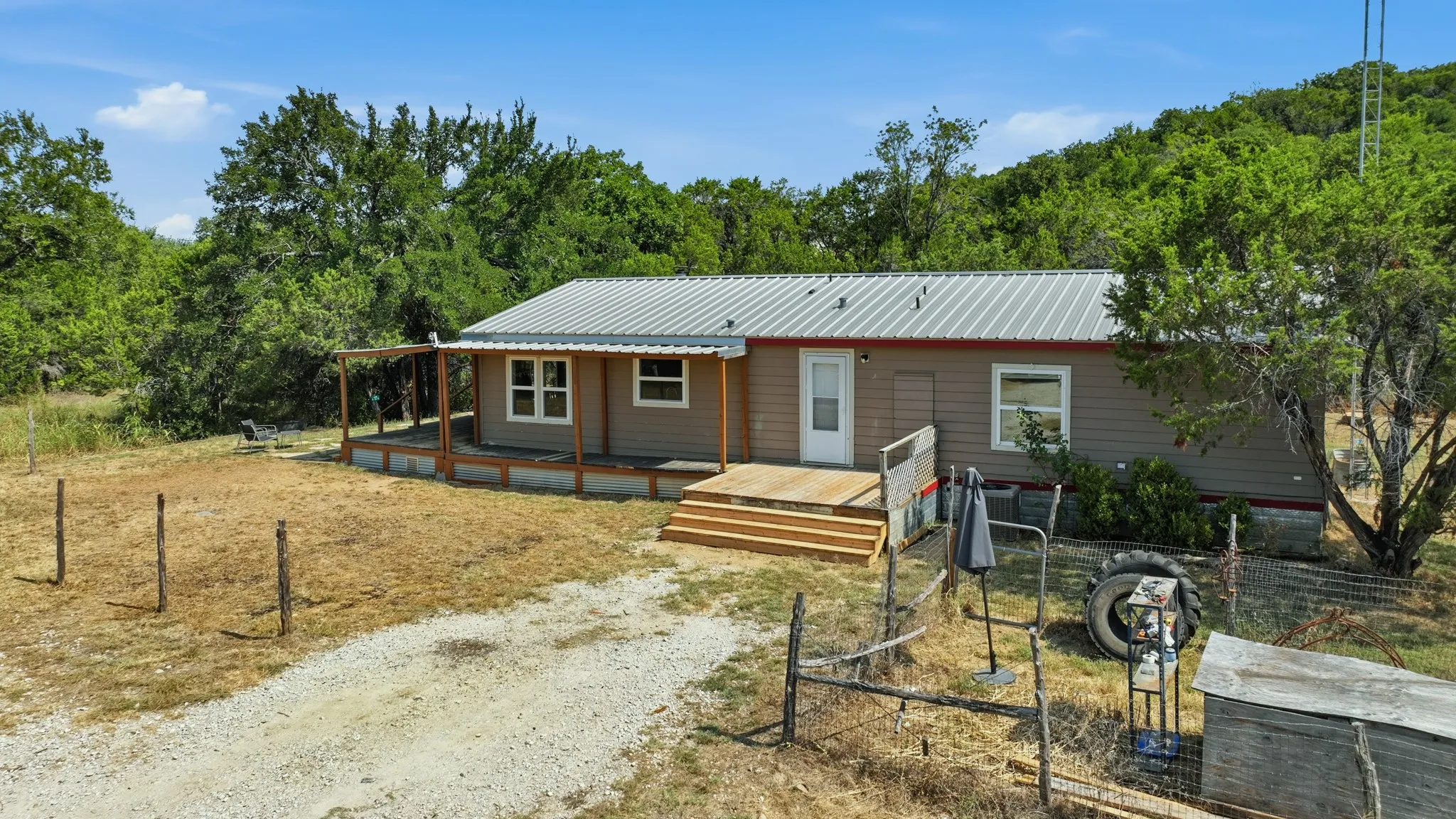 Mobile Home For Sale in Palo Pinto County , 100 Shady Oaks Drive, Mineral Wells, Texas 76067, 3 Bedroom, 2 Bathroom, Garage spaces, 1,512 Sqft, built in 2003, mls#21351371, Real Estate Agent in Mineral Wells, Homes For Sale in Palo Pinto county, Homes For Sale in Mineral Wells, Realtor in Mineral Wells Texas, Real Estate Brokerage Independent Realty Texas, Luminita Cordes Realtor