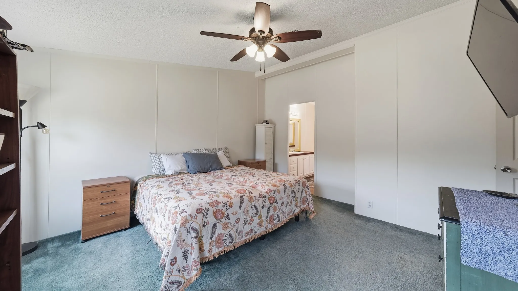 Mobile Home For Sale in Palo Pinto County , 100 Shady Oaks Drive, Mineral Wells, Texas 76067, 3 Bedroom, 2 Bathroom, Garage spaces, 1,512 Sqft, built in 2003, mls#21351371, Real Estate Agent in Mineral Wells, Homes For Sale in Palo Pinto county, Homes For Sale in Mineral Wells, Realtor in Mineral Wells Texas, Real Estate Brokerage Independent Realty Texas, Luminita Cordes Realtor