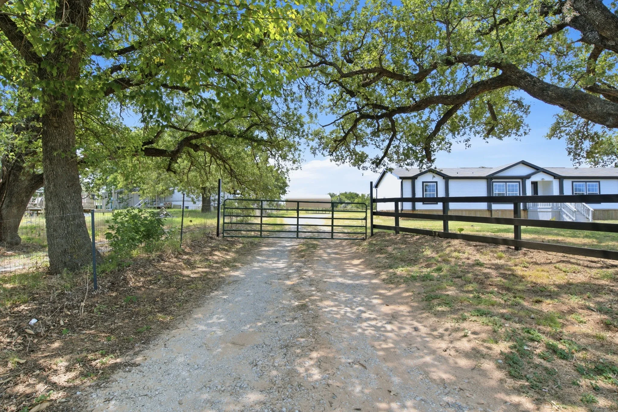 Mobile Home For Sale in Parker County , 1040 Earp Road, Springtown, Texas 76082, 5 Bedroom, 2 Bathroom, Garage spaces, 2,280 Sqft, built in 2008, mls#21350721, Real Estate Agent in Springtown, Homes For Sale in Parker county, Homes For Sale in Springtown, Realtor in Springtown Texas, Real Estate Brokerage Independent Realty Texas, Luminita Cordes Realtor