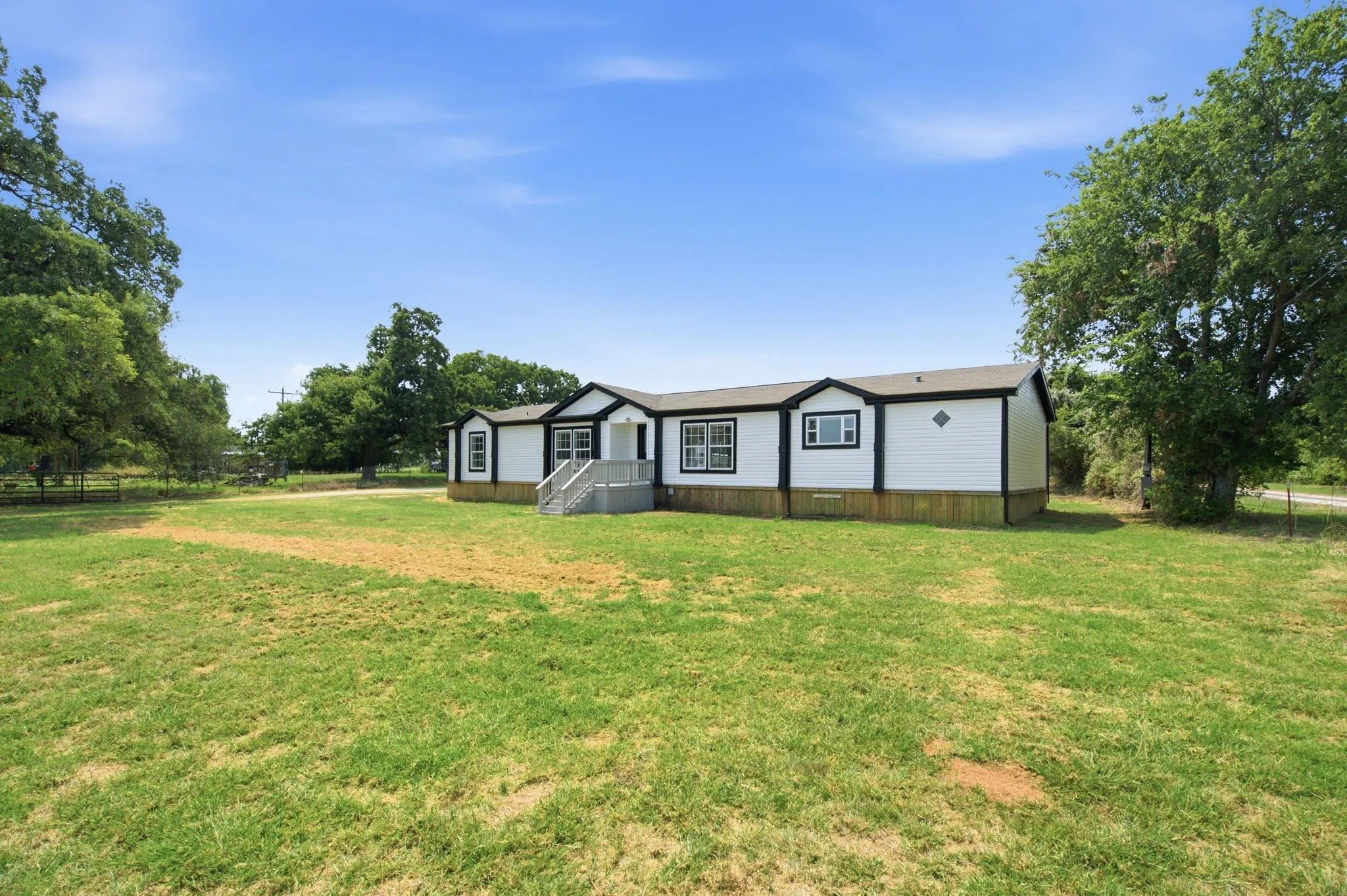 Mobile Home For Sale in Parker County , 1040 Earp Road, Springtown, Texas 76082, 5 Bedroom, 2 Bathroom, Garage spaces, 2,280 Sqft, built in 2008, mls#21350721, Real Estate Agent in Springtown, Homes For Sale in Parker county, Homes For Sale in Springtown, Realtor in Springtown Texas, Real Estate Brokerage Independent Realty Texas, Luminita Cordes Realtor
