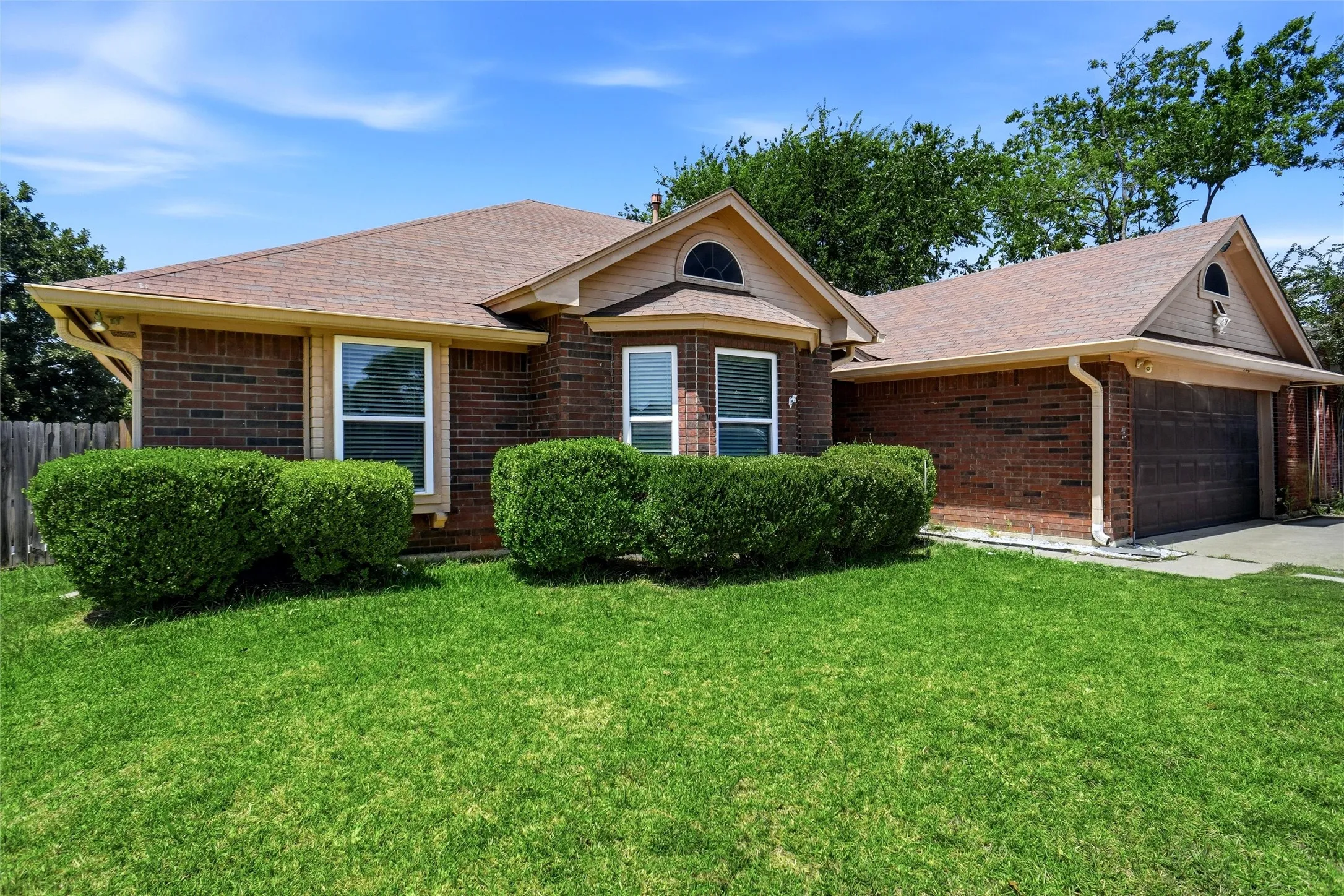 Single Family Residence For Sale in Tarrant County , 7108 Summerset Drive, Benbrook, Texas 76126, 3 Bedroom, 2 Bathroom, 2 Garage spaces, 1,685 Sqft, built in 1990, mls#21351325, Real Estate Agent in Benbrook, Homes For Sale in Tarrant county, Homes For Sale in Benbrook, Realtor in Benbrook Texas, Real Estate Brokerage Independent Realty Texas, Luminita Cordes Realtor