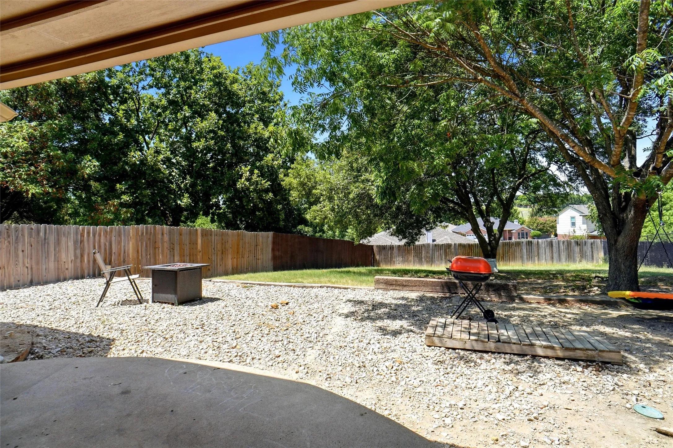 Single Family Residence For Sale in Tarrant County , 7108 Summerset Drive, Benbrook, Texas 76126, 3 Bedroom, 2 Bathroom, 2 Garage spaces, 1,685 Sqft, built in 1990, mls#21351325, Real Estate Agent in Benbrook, Homes For Sale in Tarrant county, Homes For Sale in Benbrook, Realtor in Benbrook Texas, Real Estate Brokerage Independent Realty Texas, Luminita Cordes Realtor