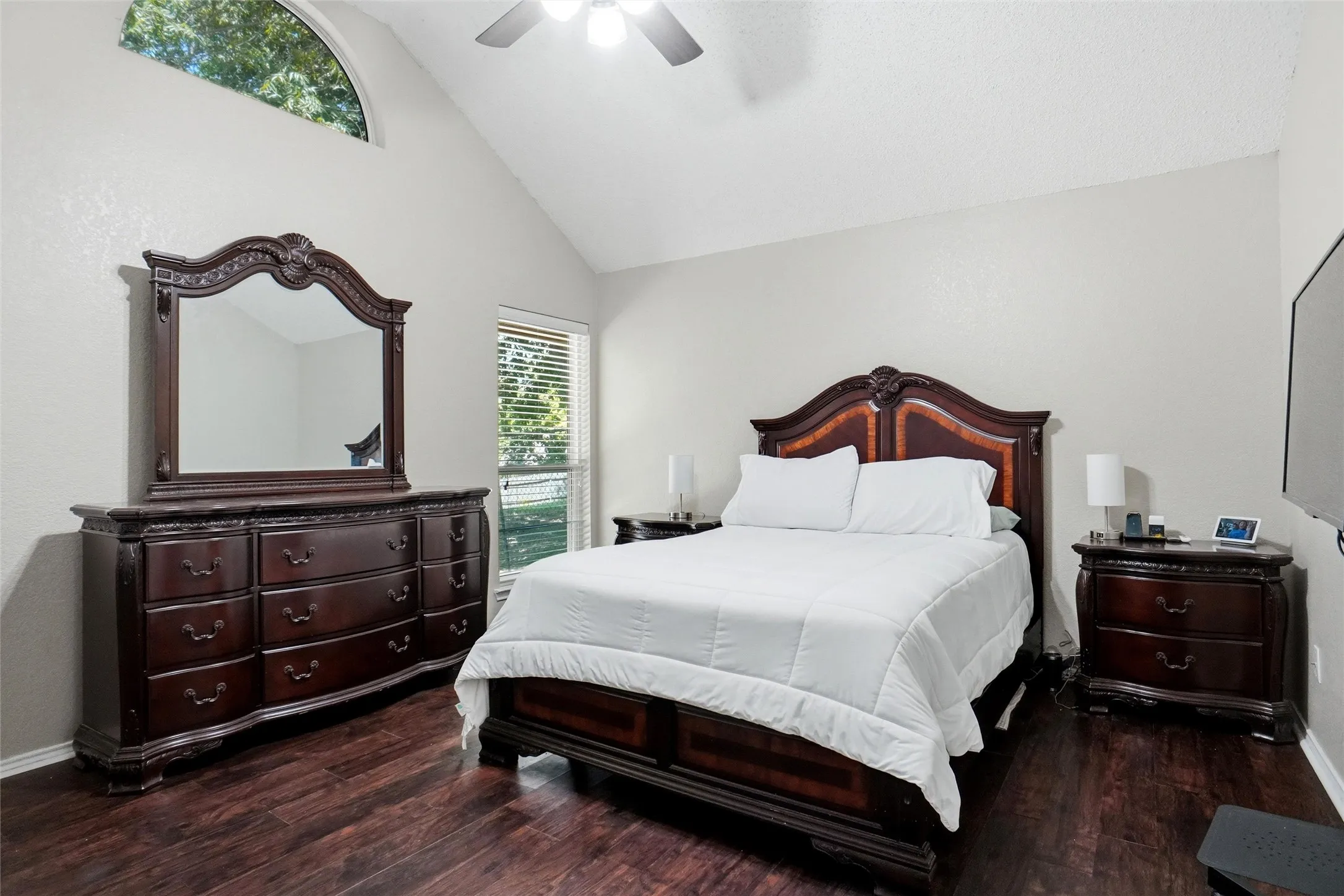Single Family Residence For Sale in Tarrant County , 7108 Summerset Drive, Benbrook, Texas 76126, 3 Bedroom, 2 Bathroom, 2 Garage spaces, 1,685 Sqft, built in 1990, mls#21351325, Real Estate Agent in Benbrook, Homes For Sale in Tarrant county, Homes For Sale in Benbrook, Realtor in Benbrook Texas, Real Estate Brokerage Independent Realty Texas, Luminita Cordes Realtor
