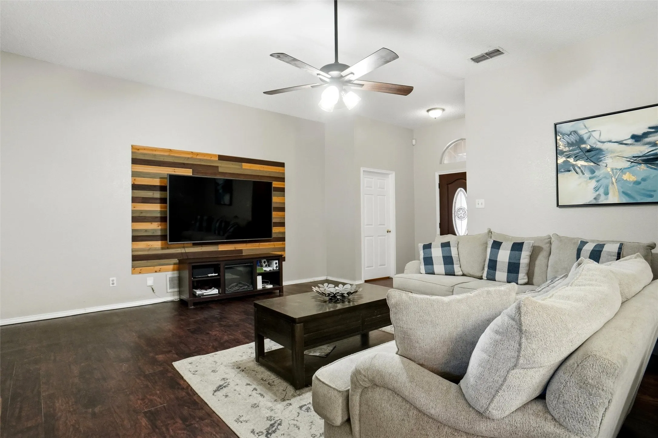Single Family Residence For Sale in Tarrant County , 7108 Summerset Drive, Benbrook, Texas 76126, 3 Bedroom, 2 Bathroom, 2 Garage spaces, 1,685 Sqft, built in 1990, mls#21351325, Real Estate Agent in Benbrook, Homes For Sale in Tarrant county, Homes For Sale in Benbrook, Realtor in Benbrook Texas, Real Estate Brokerage Independent Realty Texas, Luminita Cordes Realtor
