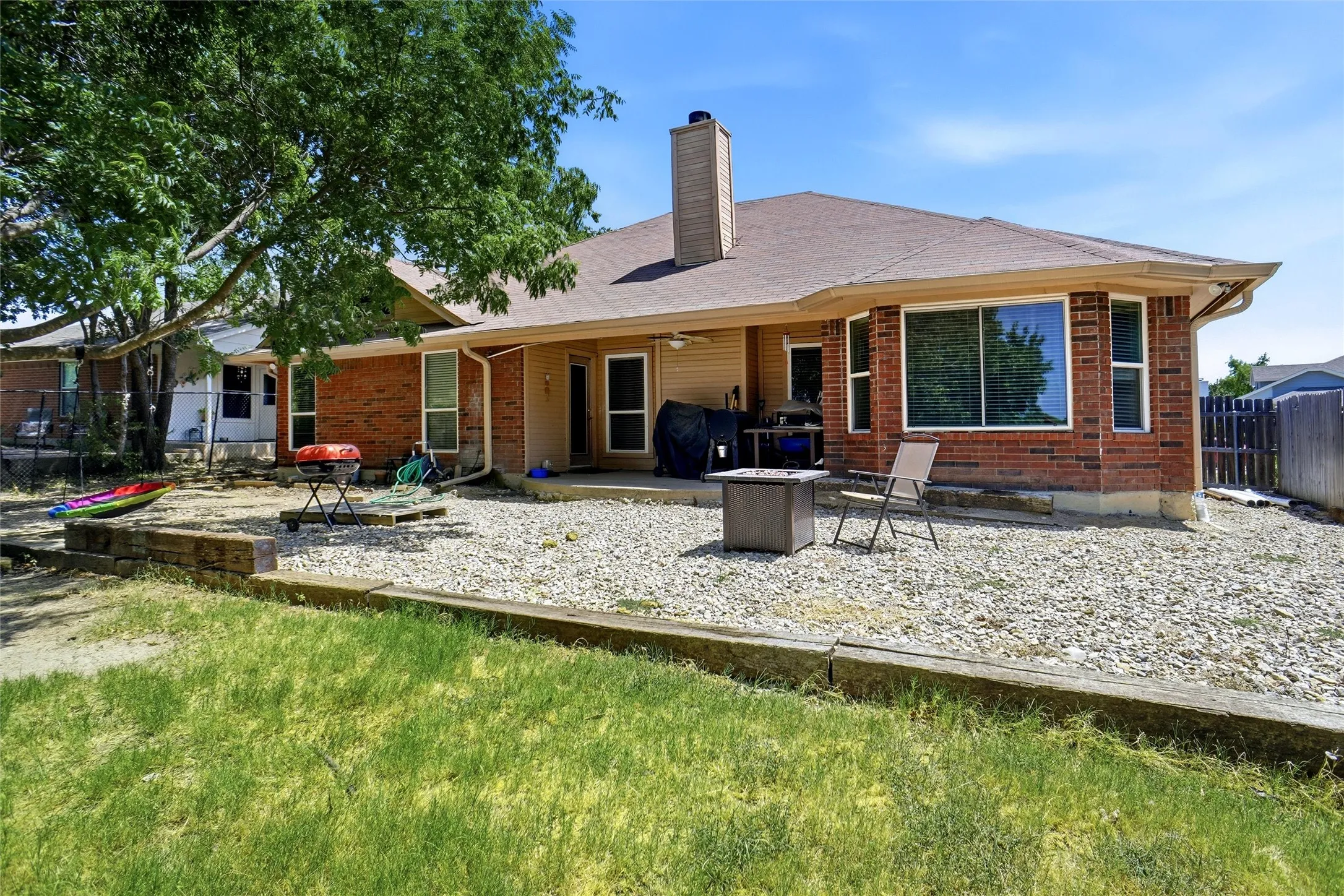 Single Family Residence For Sale in Tarrant County , 7108 Summerset Drive, Benbrook, Texas 76126, 3 Bedroom, 2 Bathroom, 2 Garage spaces, 1,685 Sqft, built in 1990, mls#21351325, Real Estate Agent in Benbrook, Homes For Sale in Tarrant county, Homes For Sale in Benbrook, Realtor in Benbrook Texas, Real Estate Brokerage Independent Realty Texas, Luminita Cordes Realtor
