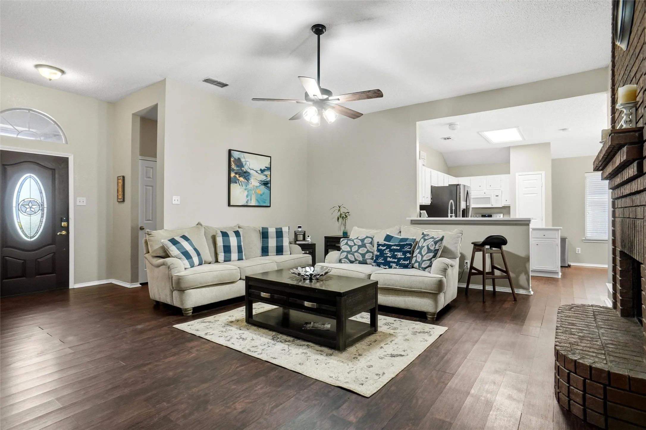 Single Family Residence For Sale in Tarrant County , 7108 Summerset Drive, Benbrook, Texas 76126, 3 Bedroom, 2 Bathroom, 2 Garage spaces, 1,685 Sqft, built in 1990, mls#21351325, Real Estate Agent in Benbrook, Homes For Sale in Tarrant county, Homes For Sale in Benbrook, Realtor in Benbrook Texas, Real Estate Brokerage Independent Realty Texas, Luminita Cordes Realtor