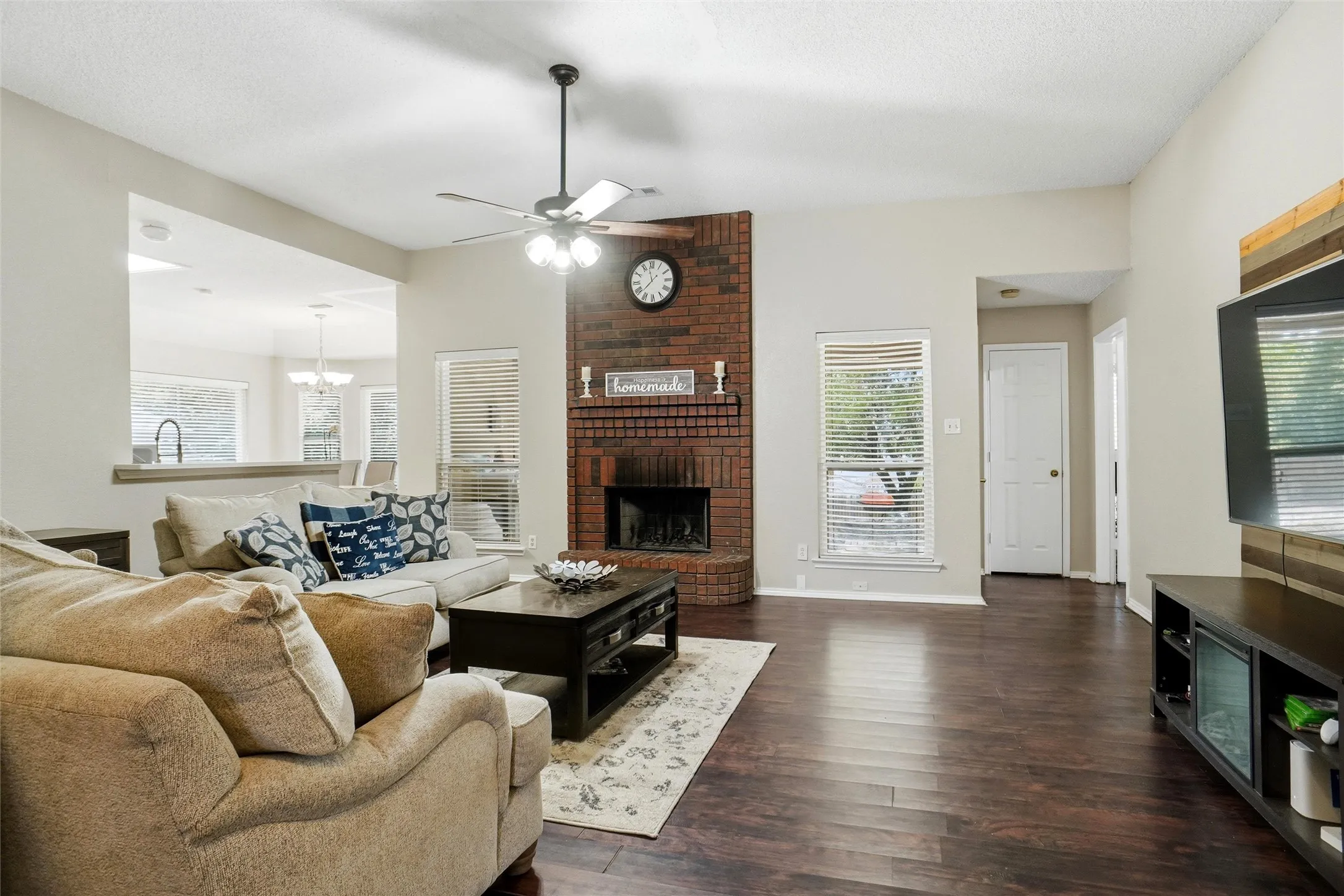 Single Family Residence For Sale in Tarrant County , 7108 Summerset Drive, Benbrook, Texas 76126, 3 Bedroom, 2 Bathroom, 2 Garage spaces, 1,685 Sqft, built in 1990, mls#21351325, Real Estate Agent in Benbrook, Homes For Sale in Tarrant county, Homes For Sale in Benbrook, Realtor in Benbrook Texas, Real Estate Brokerage Independent Realty Texas, Luminita Cordes Realtor