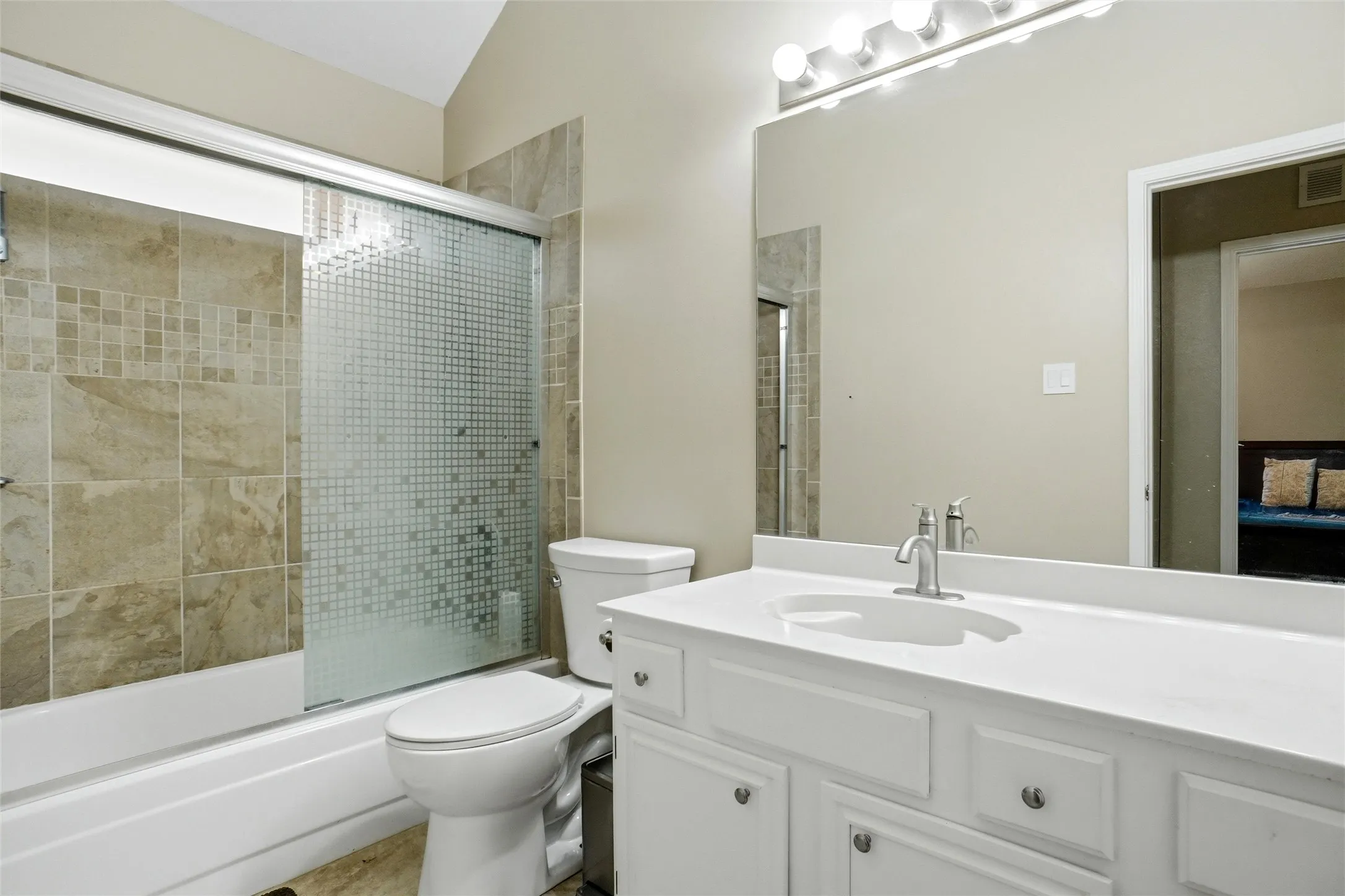 Single Family Residence For Sale in Tarrant County , 7108 Summerset Drive, Benbrook, Texas 76126, 3 Bedroom, 2 Bathroom, 2 Garage spaces, 1,685 Sqft, built in 1990, mls#21351325, Real Estate Agent in Benbrook, Homes For Sale in Tarrant county, Homes For Sale in Benbrook, Realtor in Benbrook Texas, Real Estate Brokerage Independent Realty Texas, Luminita Cordes Realtor