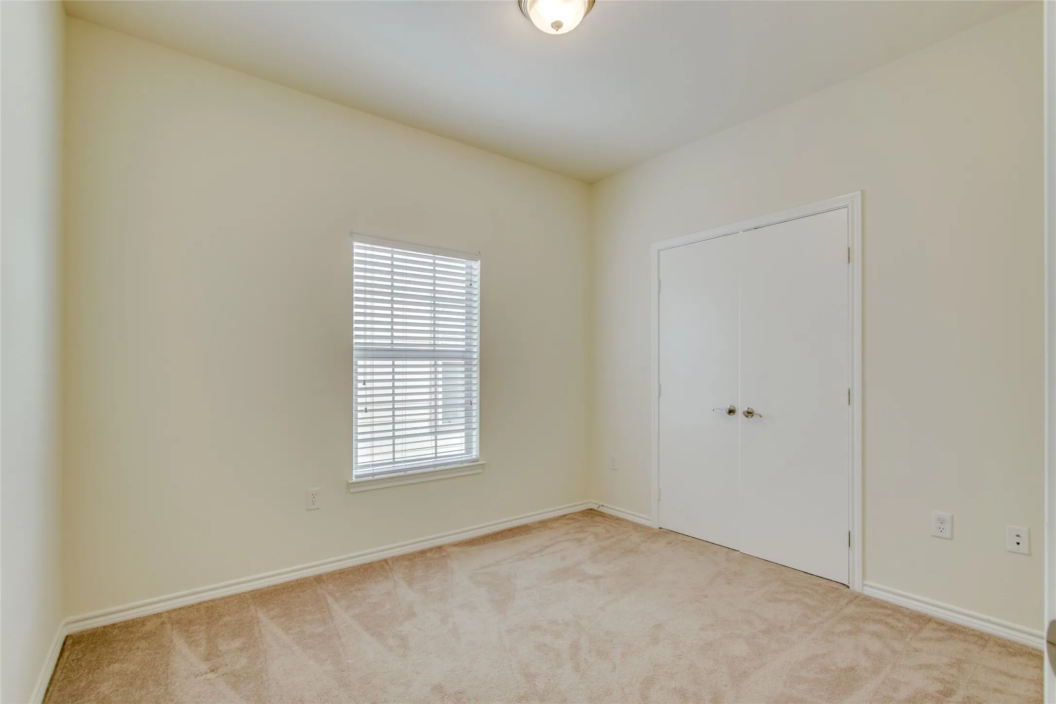 Townhouse For Rent in Dallas County , 1041 Colonial Drive, Coppell, Texas 75019, 3 Bedrooms, 3 Bathrooms, 2 Garage spaces, 1,582 Sqft, built in 2003, Price $2,600, mls#21351361, Real Estate Agent in Coppell, Homes For Rent in Dallas county, Homes For Rent in Coppell, Realtor in Coppell Texas, Real Estate Brokerage Independent Realty Texas, Luminita Cordes Realtor