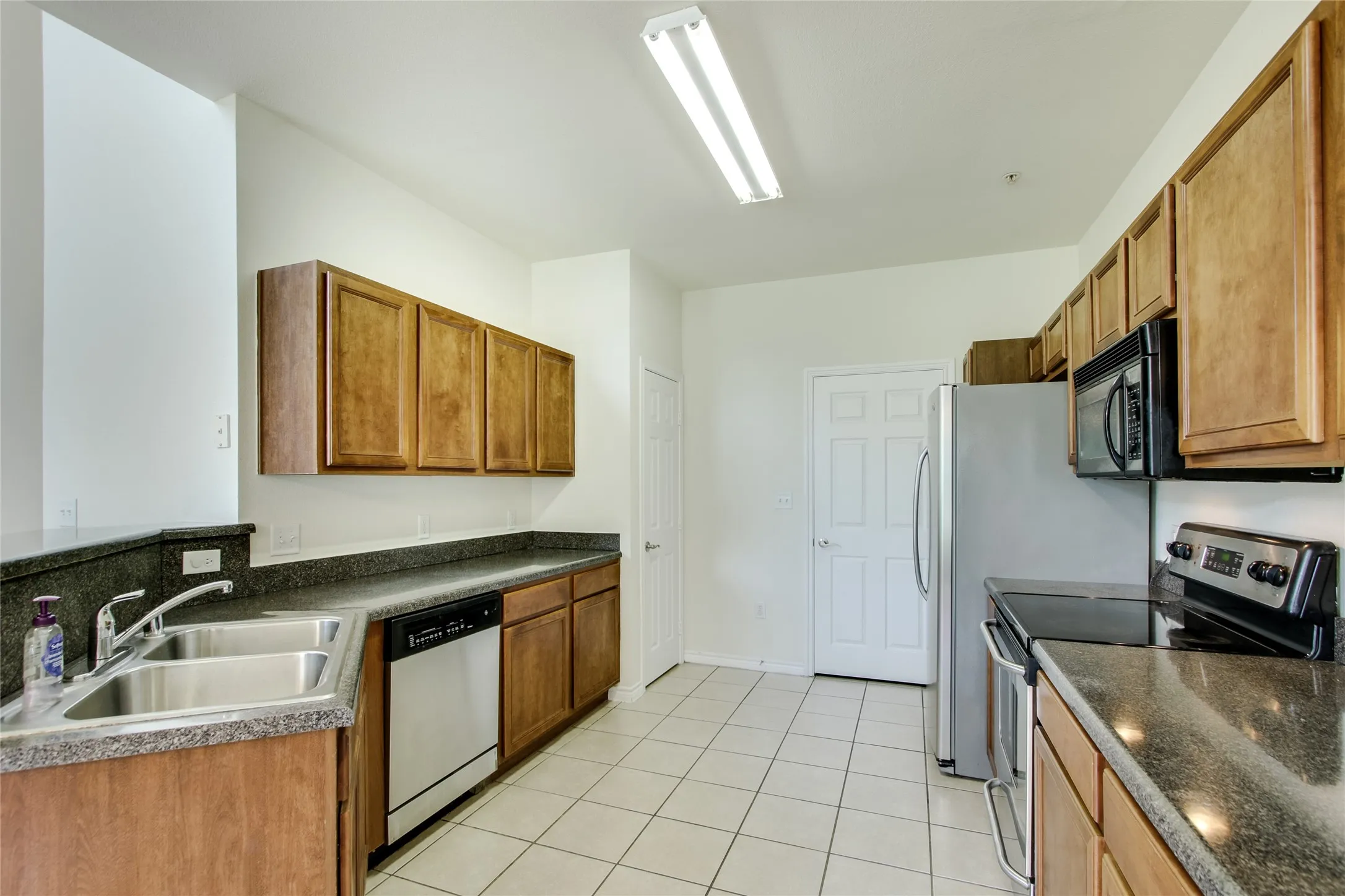 Townhouse For Rent in Dallas County , 1041 Colonial Drive, Coppell, Texas 75019, 3 Bedrooms, 3 Bathrooms, 2 Garage spaces, 1,582 Sqft, built in 2003, Price $2,600, mls#21351361, Real Estate Agent in Coppell, Homes For Rent in Dallas county, Homes For Rent in Coppell, Realtor in Coppell Texas, Real Estate Brokerage Independent Realty Texas, Luminita Cordes Realtor