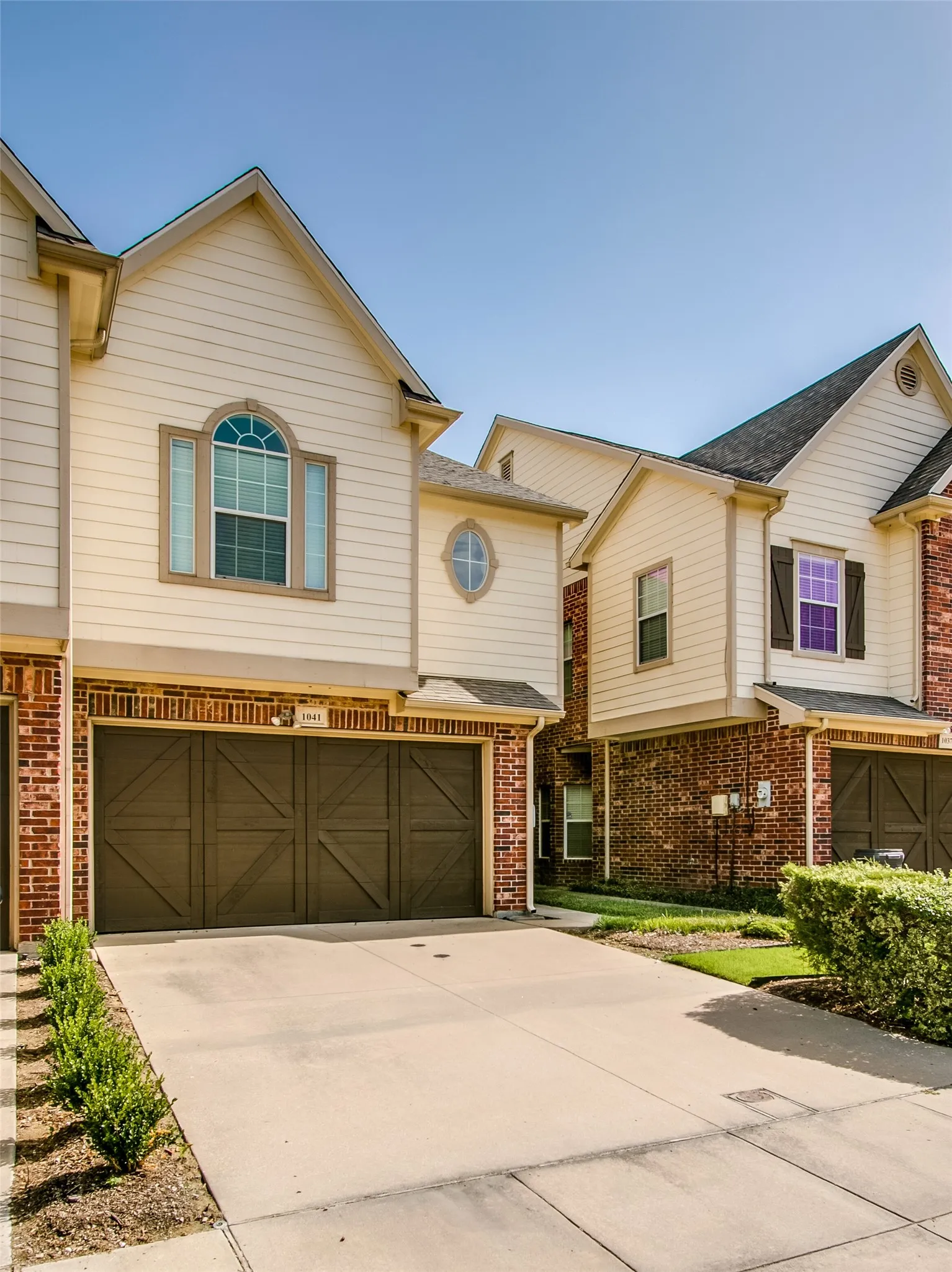 Townhouse For Rent in Dallas County , 1041 Colonial Drive, Coppell, Texas 75019, 3 Bedrooms, 3 Bathrooms, 2 Garage spaces, 1,582 Sqft, built in 2003, Price $2,600, mls#21351361, Real Estate Agent in Coppell, Homes For Rent in Dallas county, Homes For Rent in Coppell, Realtor in Coppell Texas, Real Estate Brokerage Independent Realty Texas, Luminita Cordes Realtor