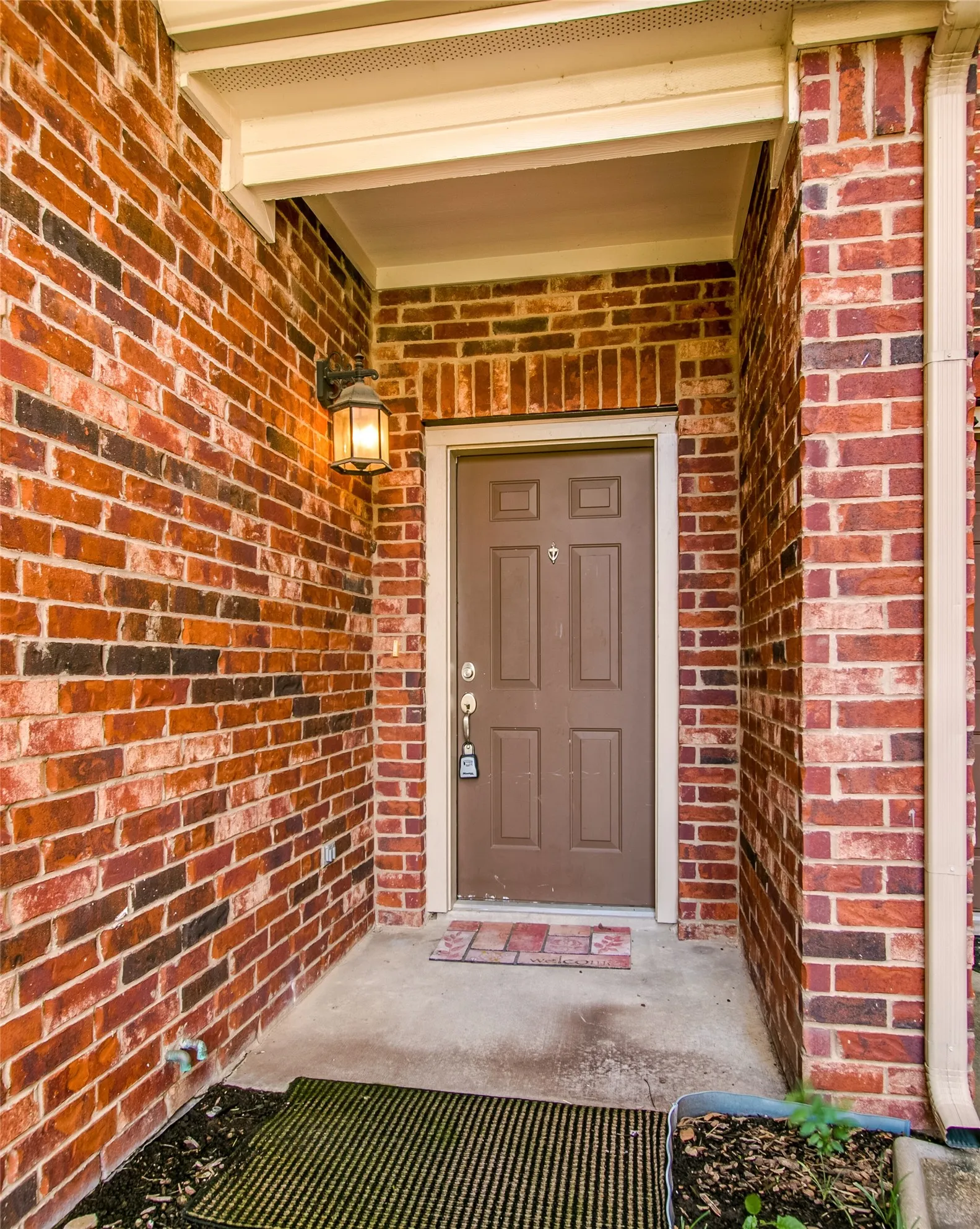 Townhouse For Rent in Dallas County , 1041 Colonial Drive, Coppell, Texas 75019, 3 Bedrooms, 3 Bathrooms, 2 Garage spaces, 1,582 Sqft, built in 2003, Price $2,600, mls#21351361, Real Estate Agent in Coppell, Homes For Rent in Dallas county, Homes For Rent in Coppell, Realtor in Coppell Texas, Real Estate Brokerage Independent Realty Texas, Luminita Cordes Realtor