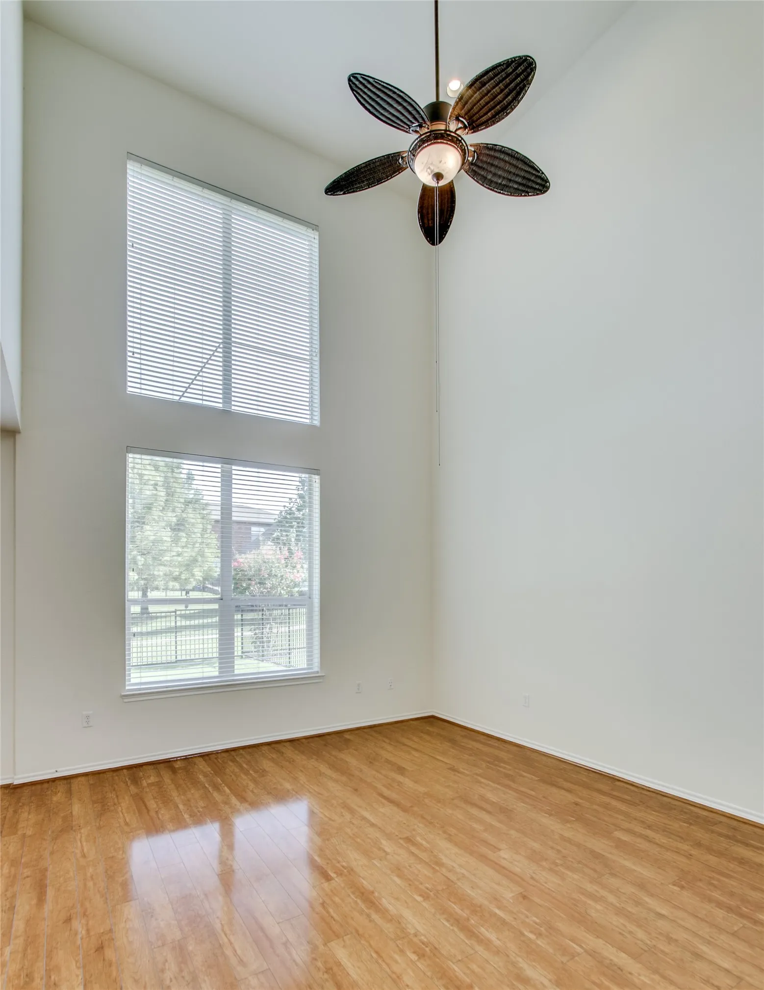Townhouse For Rent in Dallas County , 1041 Colonial Drive, Coppell, Texas 75019, 3 Bedrooms, 3 Bathrooms, 2 Garage spaces, 1,582 Sqft, built in 2003, Price $2,600, mls#21351361, Real Estate Agent in Coppell, Homes For Rent in Dallas county, Homes For Rent in Coppell, Realtor in Coppell Texas, Real Estate Brokerage Independent Realty Texas, Luminita Cordes Realtor