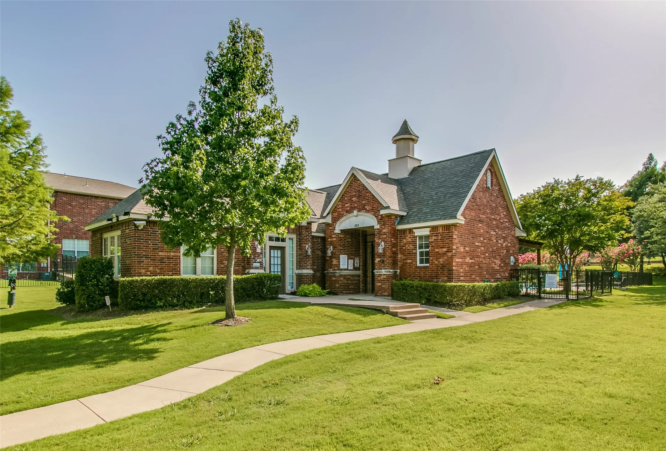 Townhouse For Rent in Dallas County , 1041 Colonial Drive, Coppell, Texas 75019, 3 Bedrooms, 3 Bathrooms, 2 Garage spaces, 1,582 Sqft, built in 2003, Price $2,600, mls#21351361, Real Estate Agent in Coppell, Homes For Rent in Dallas county, Homes For Rent in Coppell, Realtor in Coppell Texas, Real Estate Brokerage Independent Realty Texas, Luminita Cordes Realtor